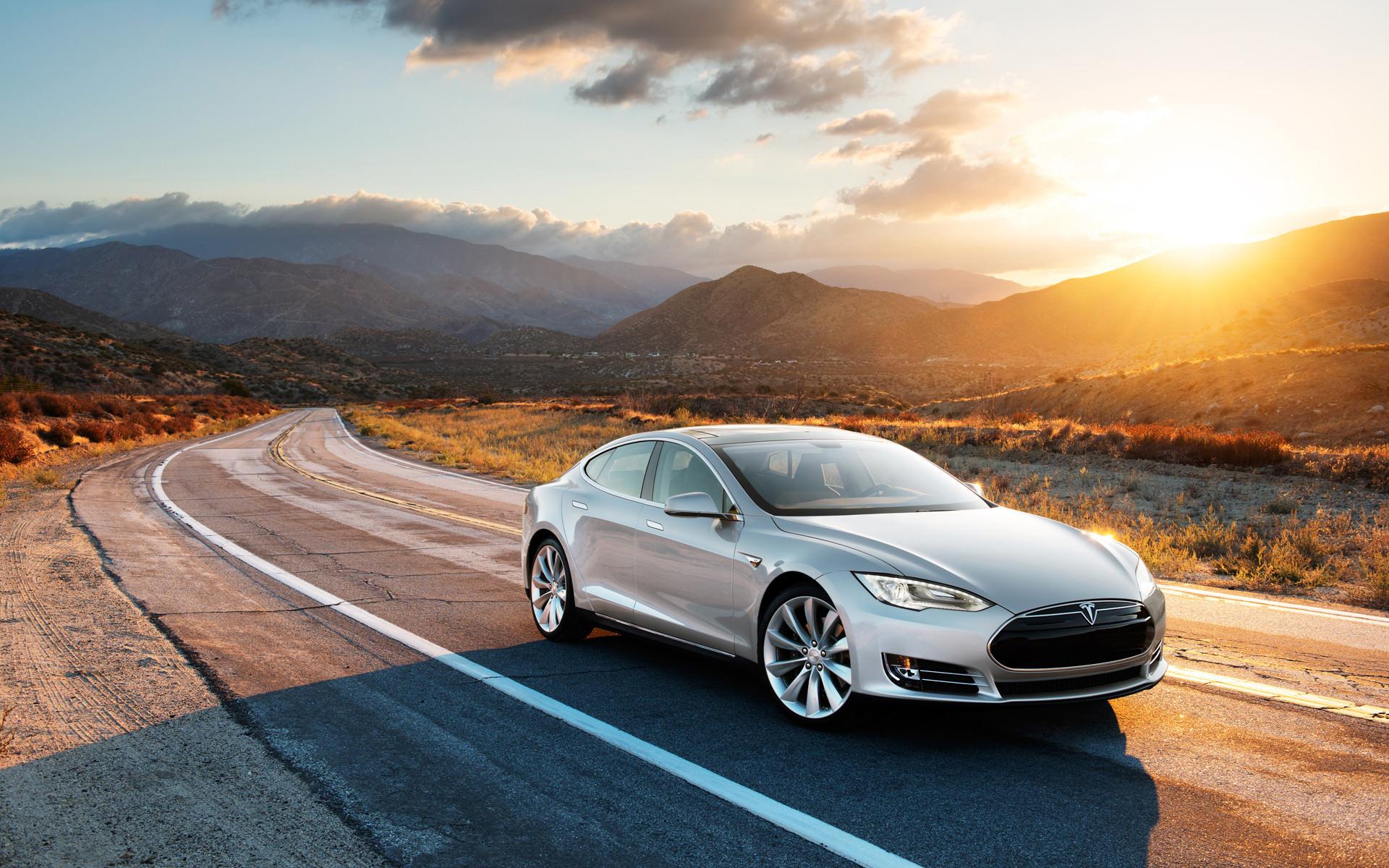 1920x1200 Tesla Silver Desert Road Wallpaper