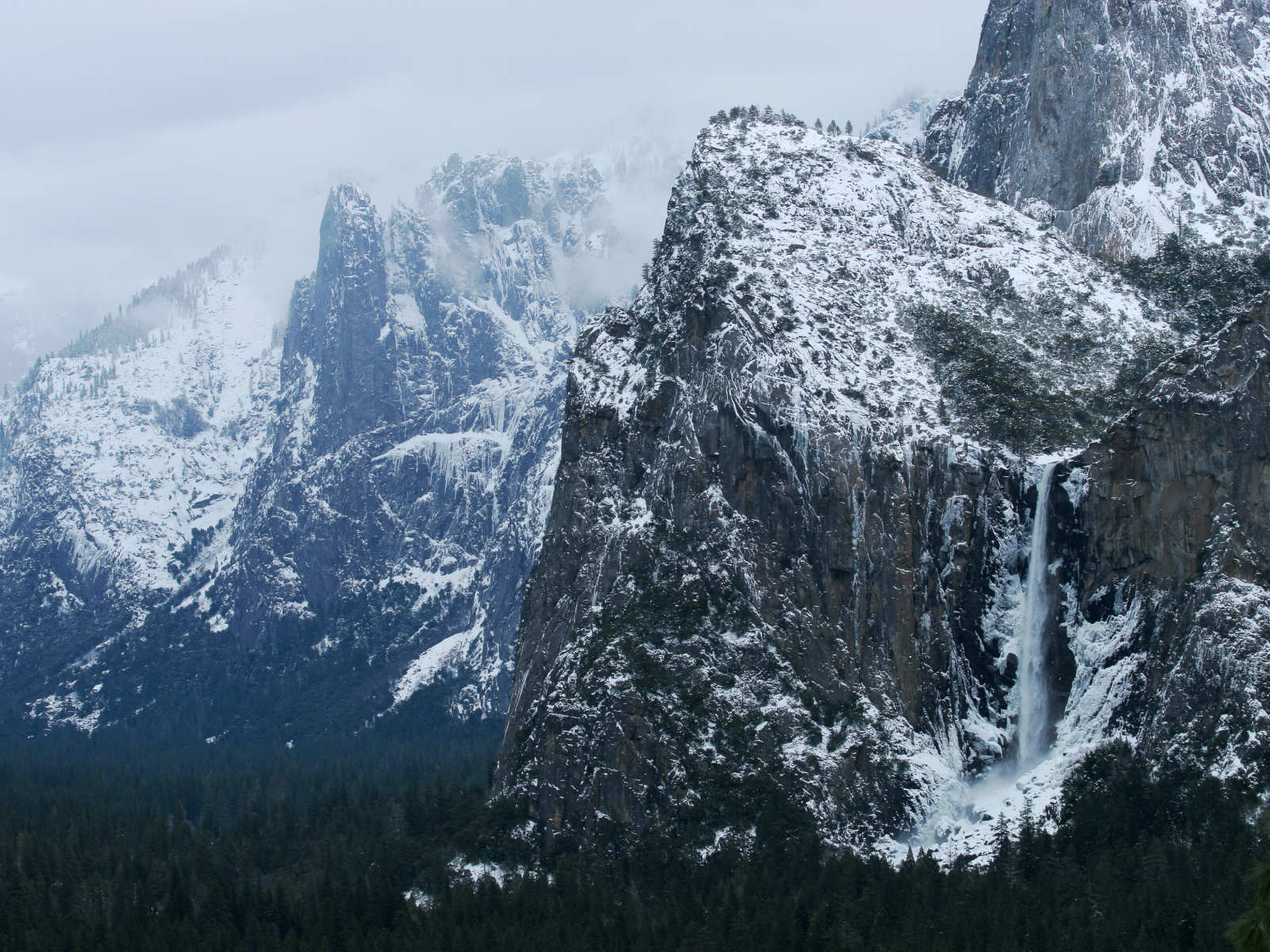 1600x1200 Free Yosemite Wallpaper Fall in Winter
