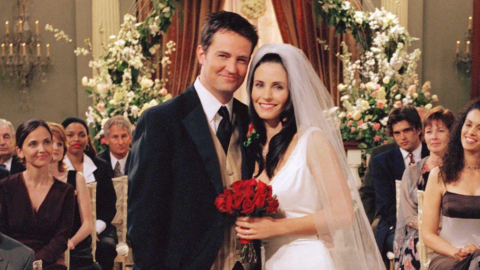 1600x900 Courteney Cox and Matthew Perry Have 'Friends' Reunion