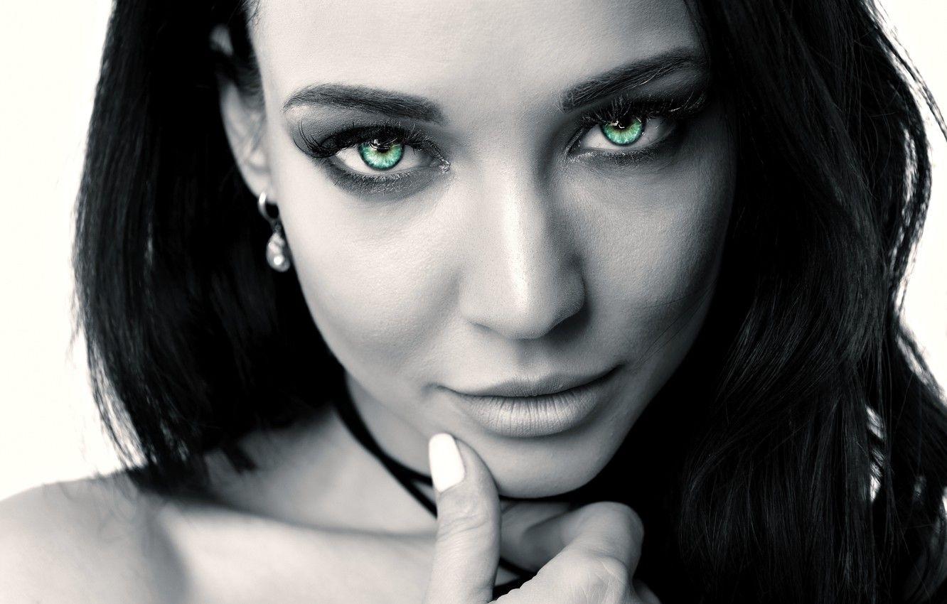 1332x850 Wallpaper black & white, girl, green eyes, long hair, photo