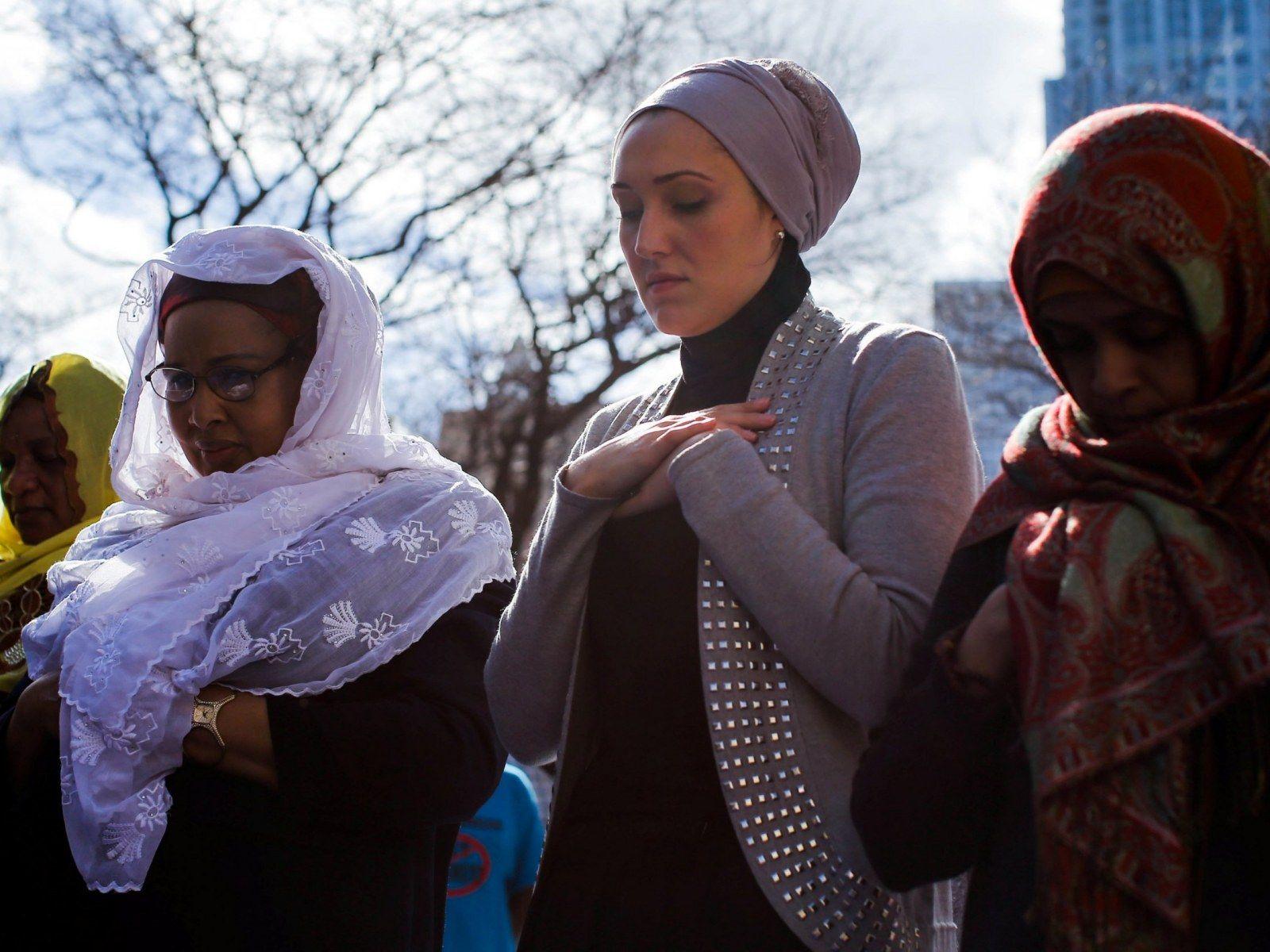 1600x1200 Muslim Woman Cursed At, Then Punched in the Neck in New York