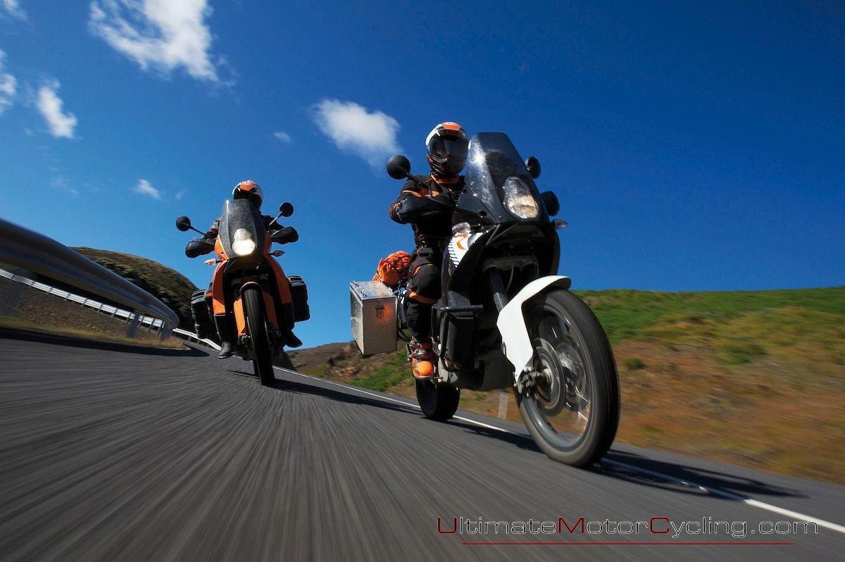 1200x798 KTM 990 Action