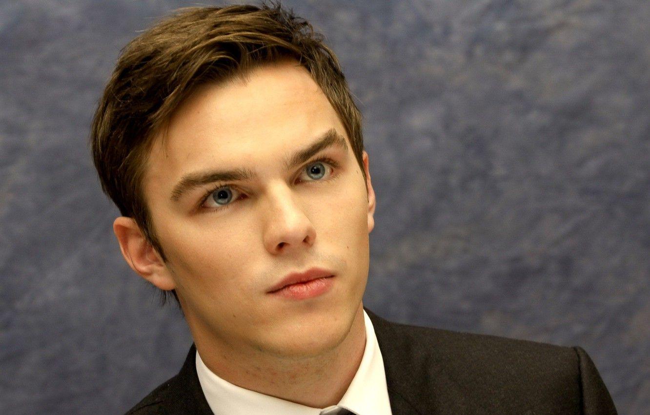 1332x850 Wallpaper Actors, Nicholas, X Men, Warm Bodies Image For Desktop