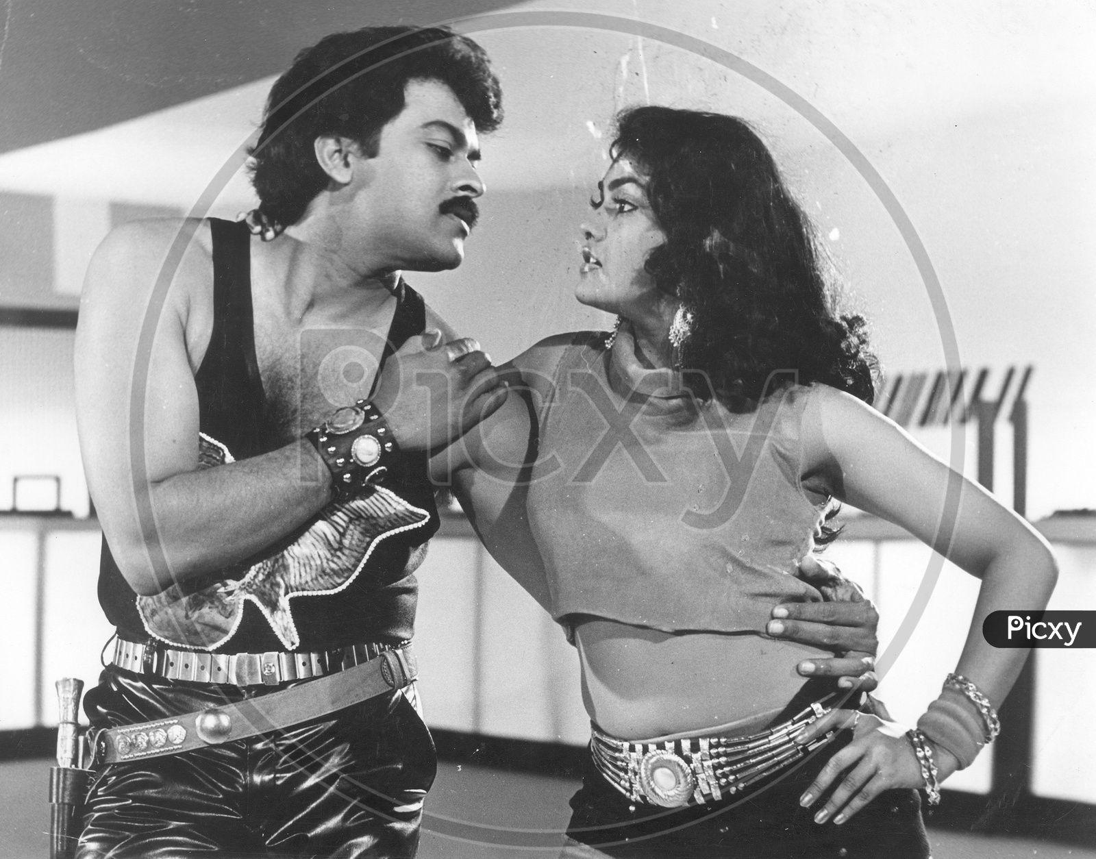 1600x1254 Image of Chiranjeevi And Silk Smitha Working Still From