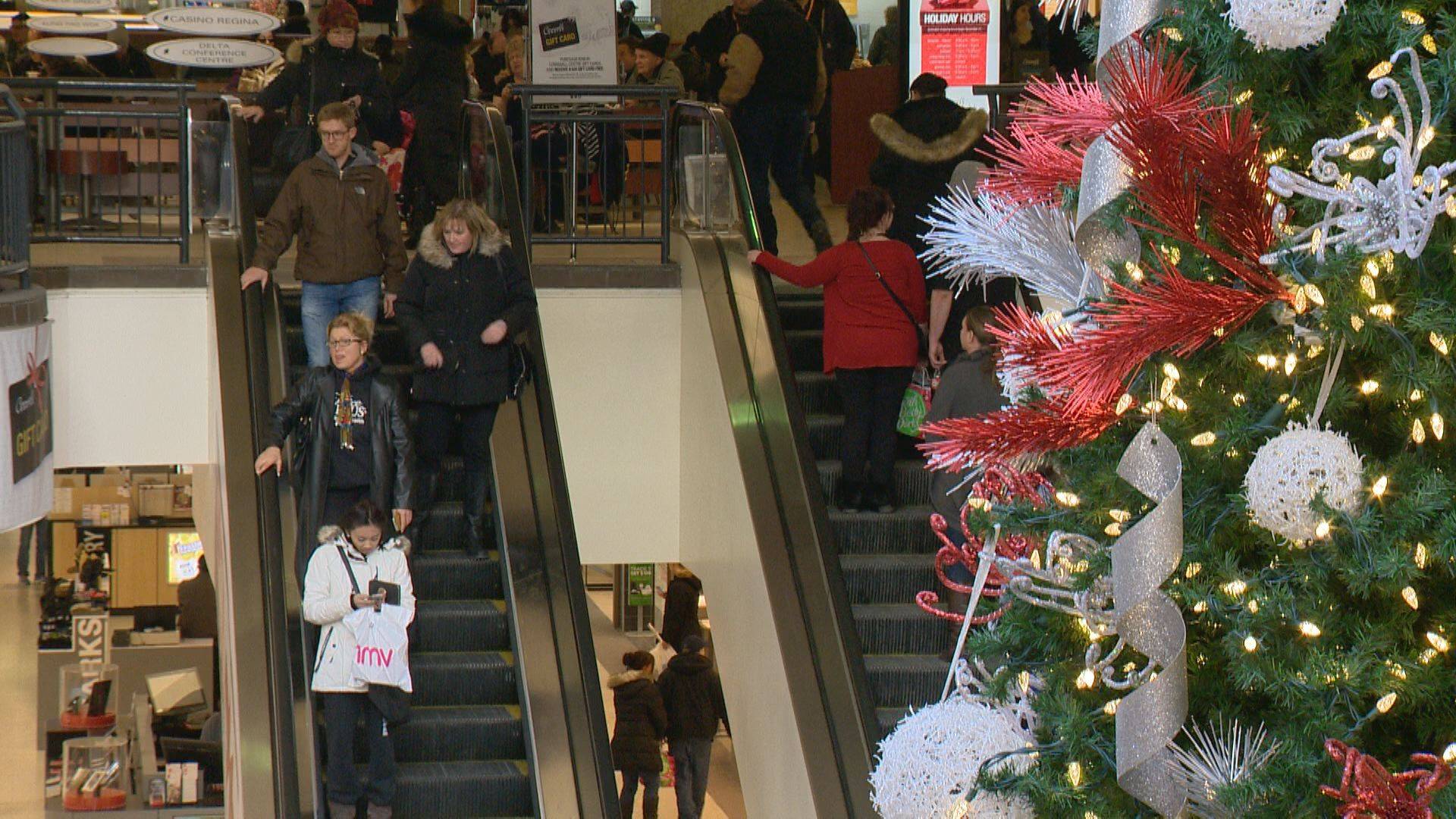 1920x1080 Londoners getting some last minute shopping in before Christmas