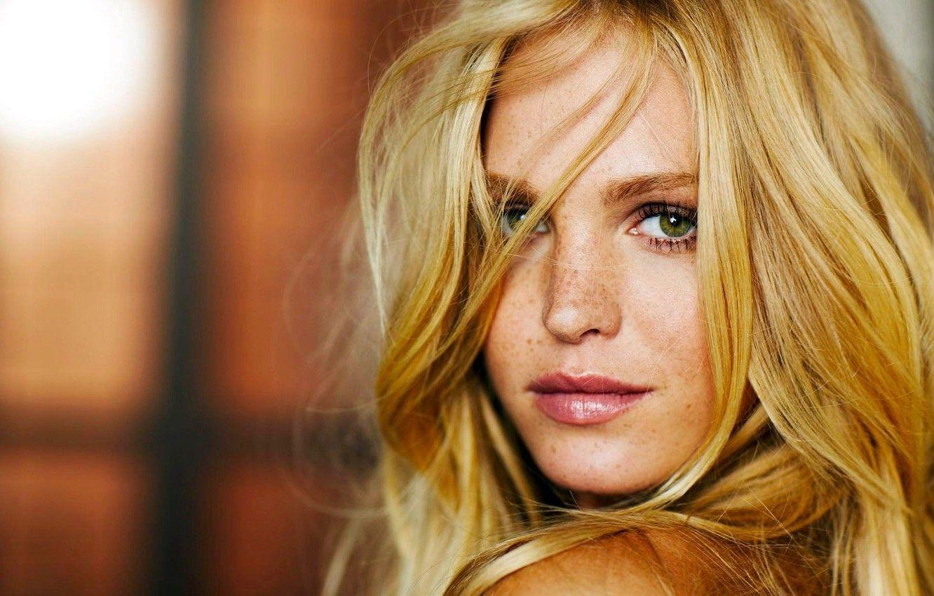 1332x850 Wallpaper look, girl, face, , background, model, blonde, lips