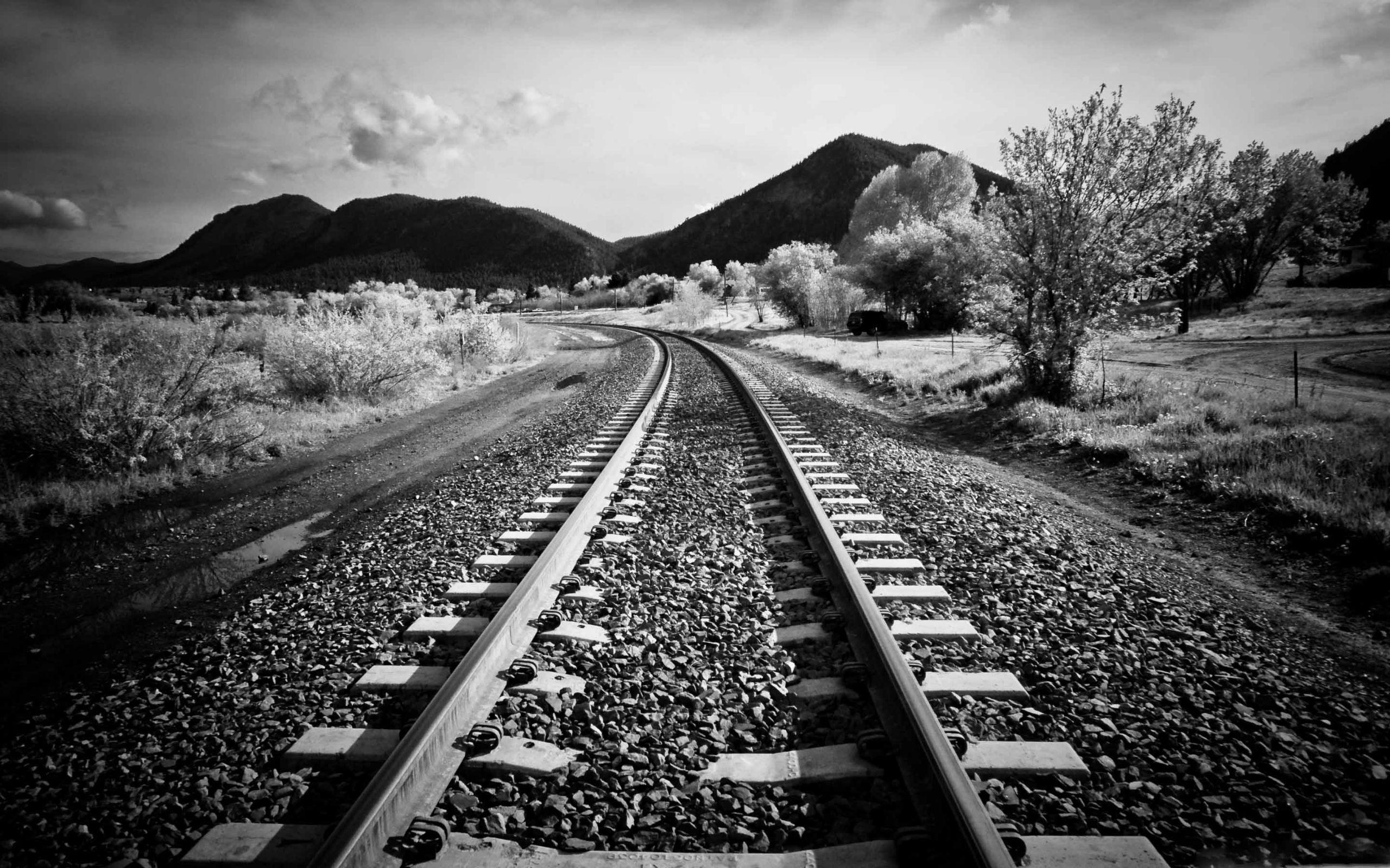 2560x1600 ID Walk Alone The Railway MacBook Air Wallpaper Download