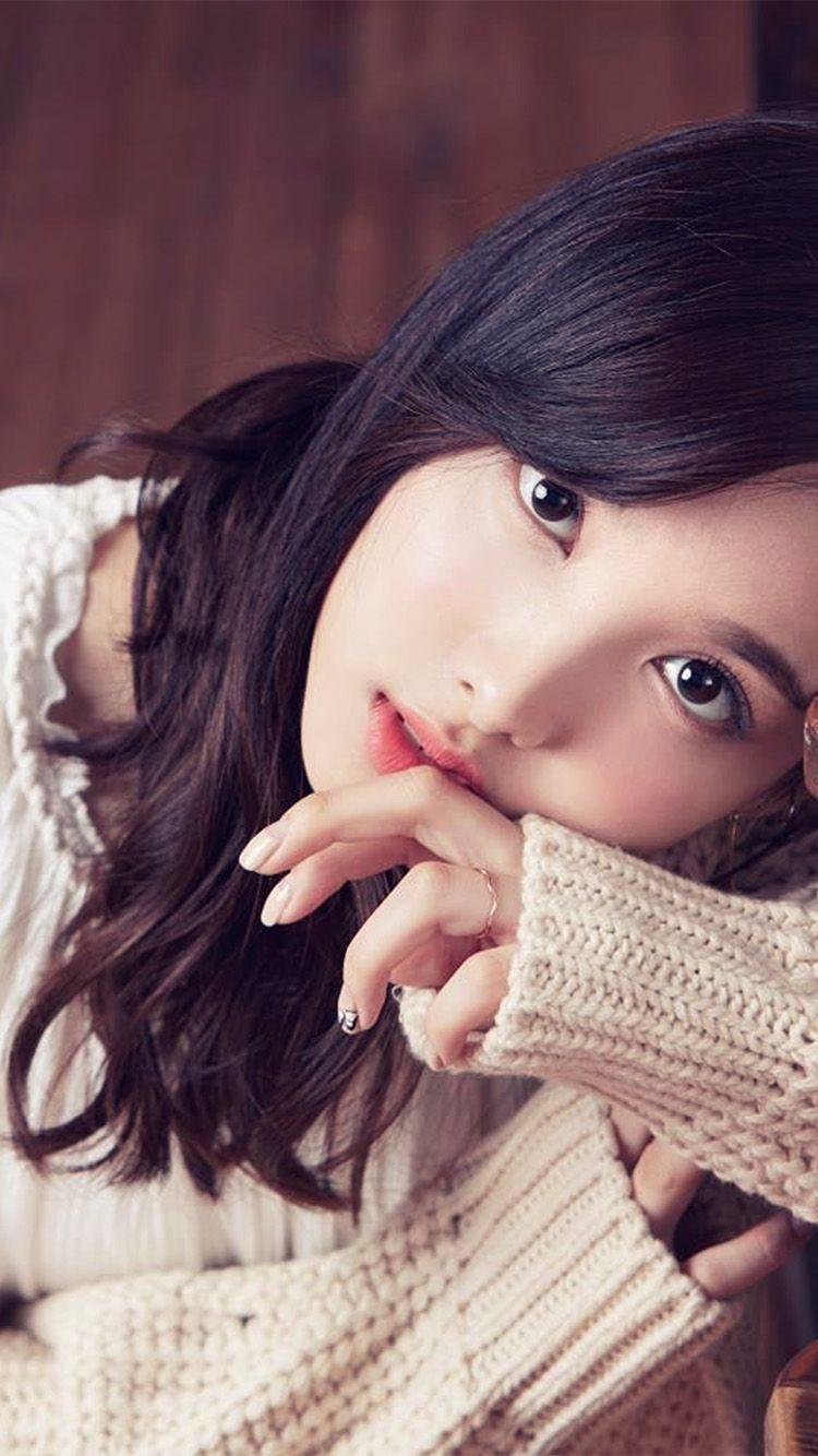 750x1334 Kpop Asian Girl Wallpaper