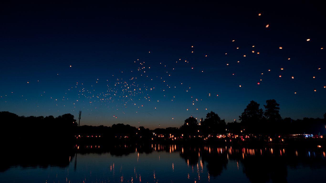1366x768 Download wallpaper 1366x768 chinese lanterns, sky lanterns, night