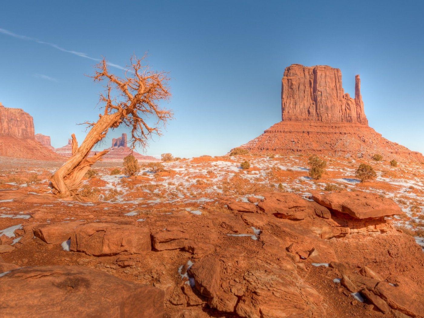1400x1050 Desert wallpaper: Beautiful Long Road Monument Valley USA