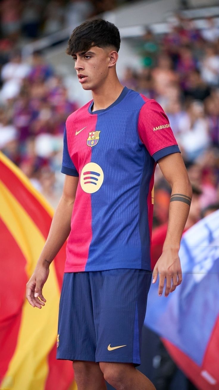 736x1308 Marc Bernal