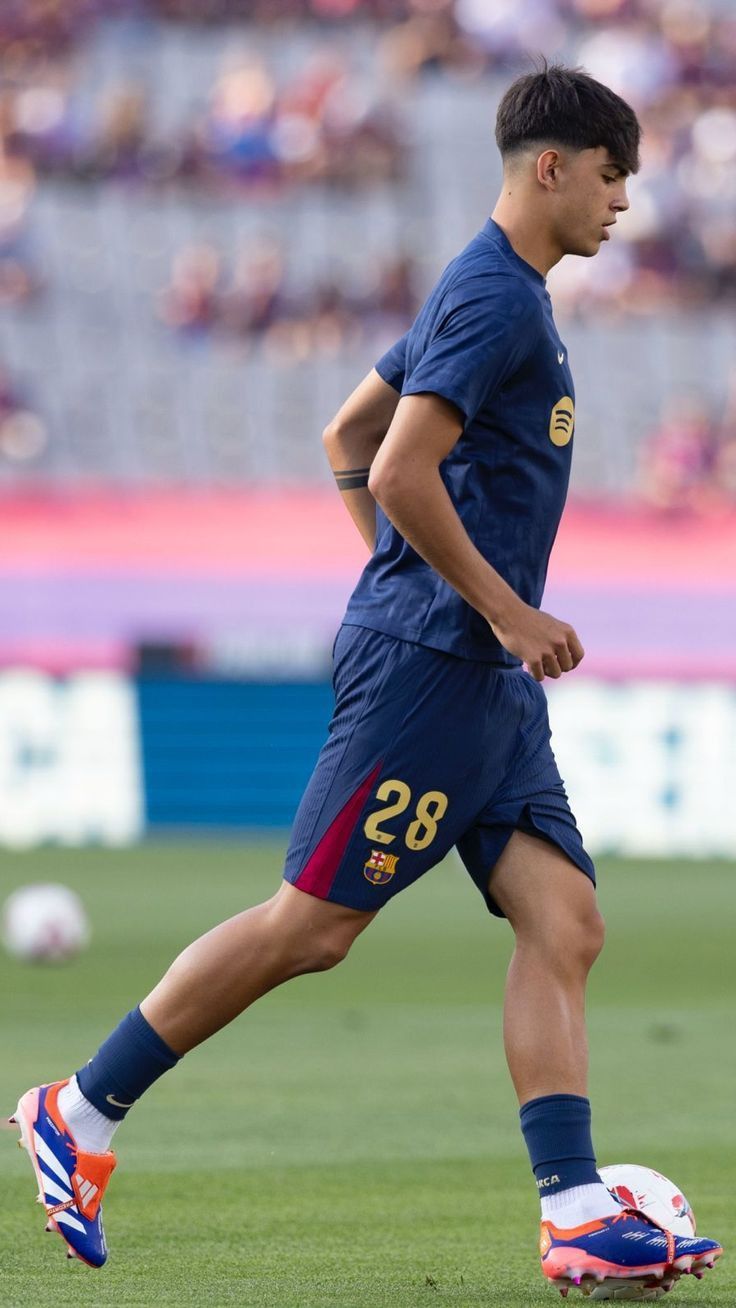 736x1308 Marc Bernal