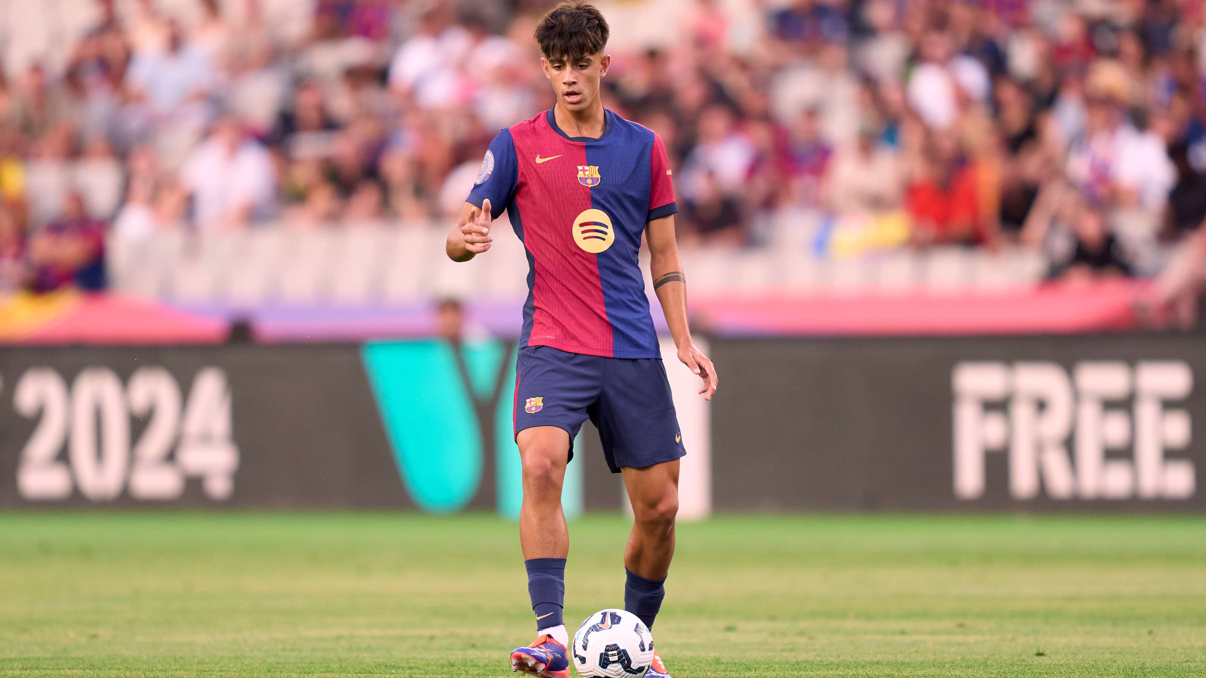 3840x2160 Marc Bernal: Barcelona's teenage Sergio Busquets regen & 'the pearl of La Masia' on road to redemption after devastating injury. Goal.com US