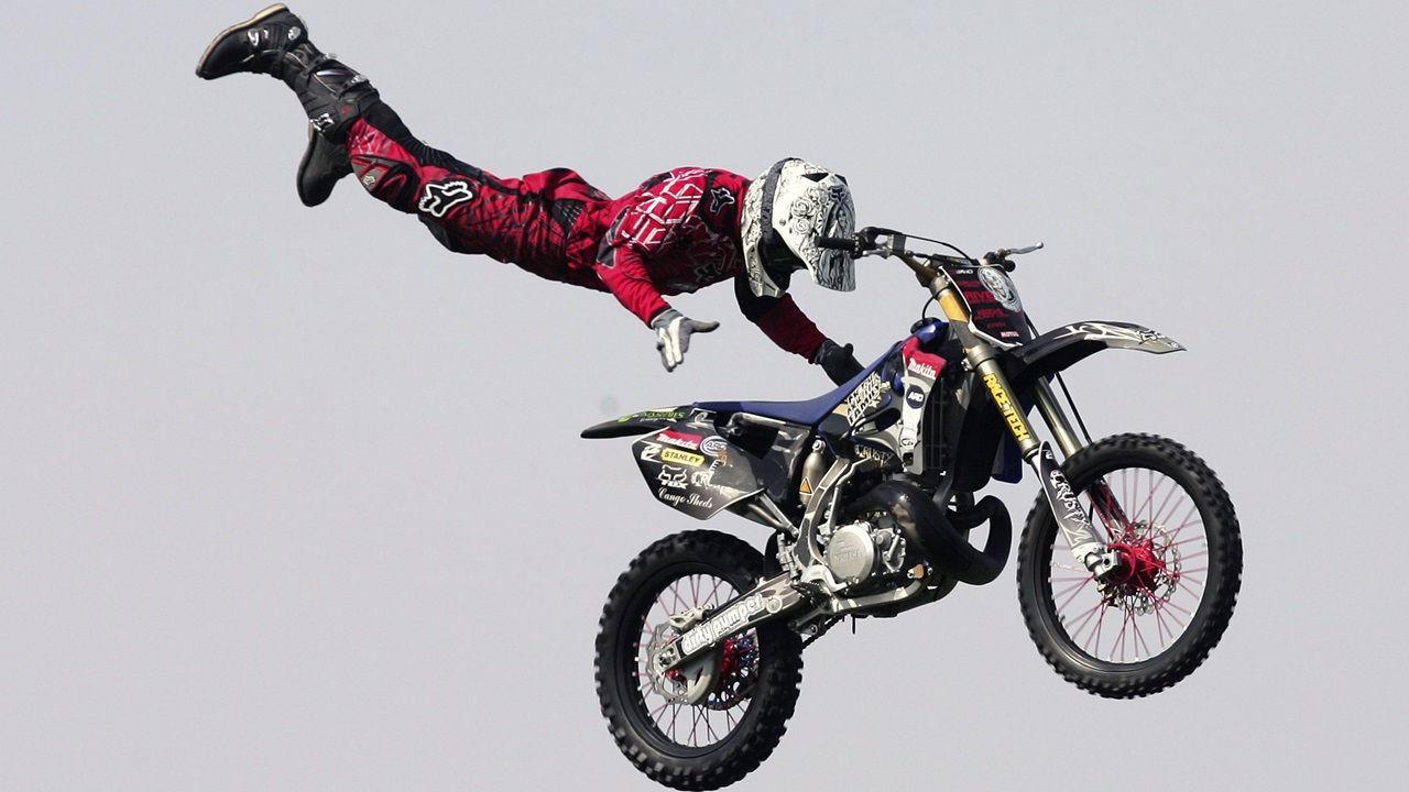 1280x720 Cool Dirt Bike Jump Wallpaper for Android