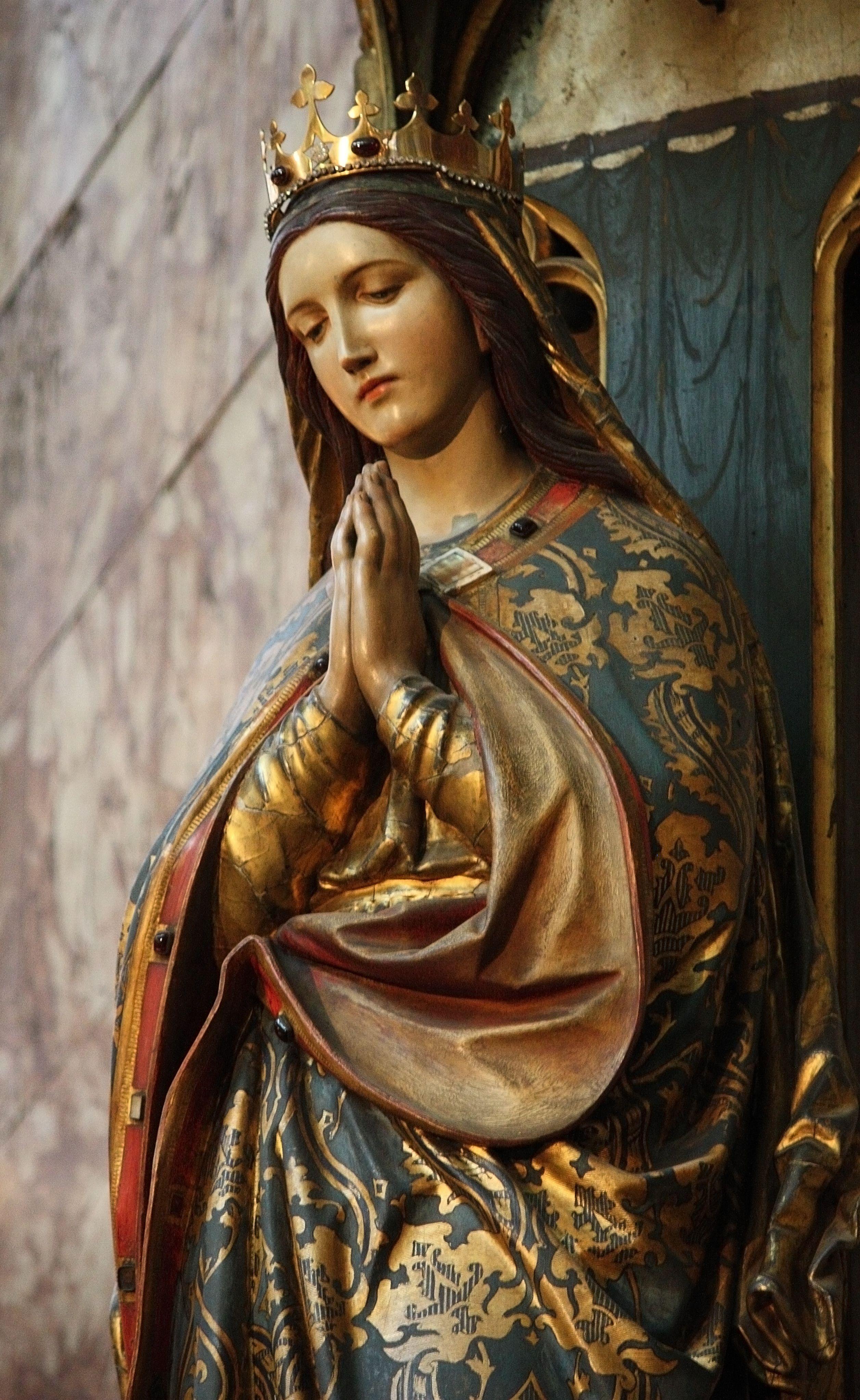 2513x4092 Mother Mary Wallpaper