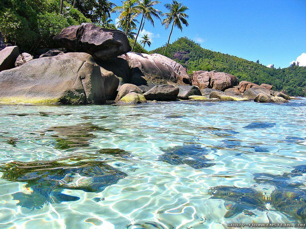 1024x768 Tropical Island wallpaper