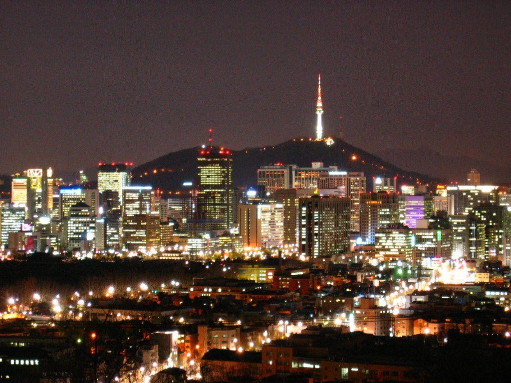 1024x768 Hiking up Mount Namsan