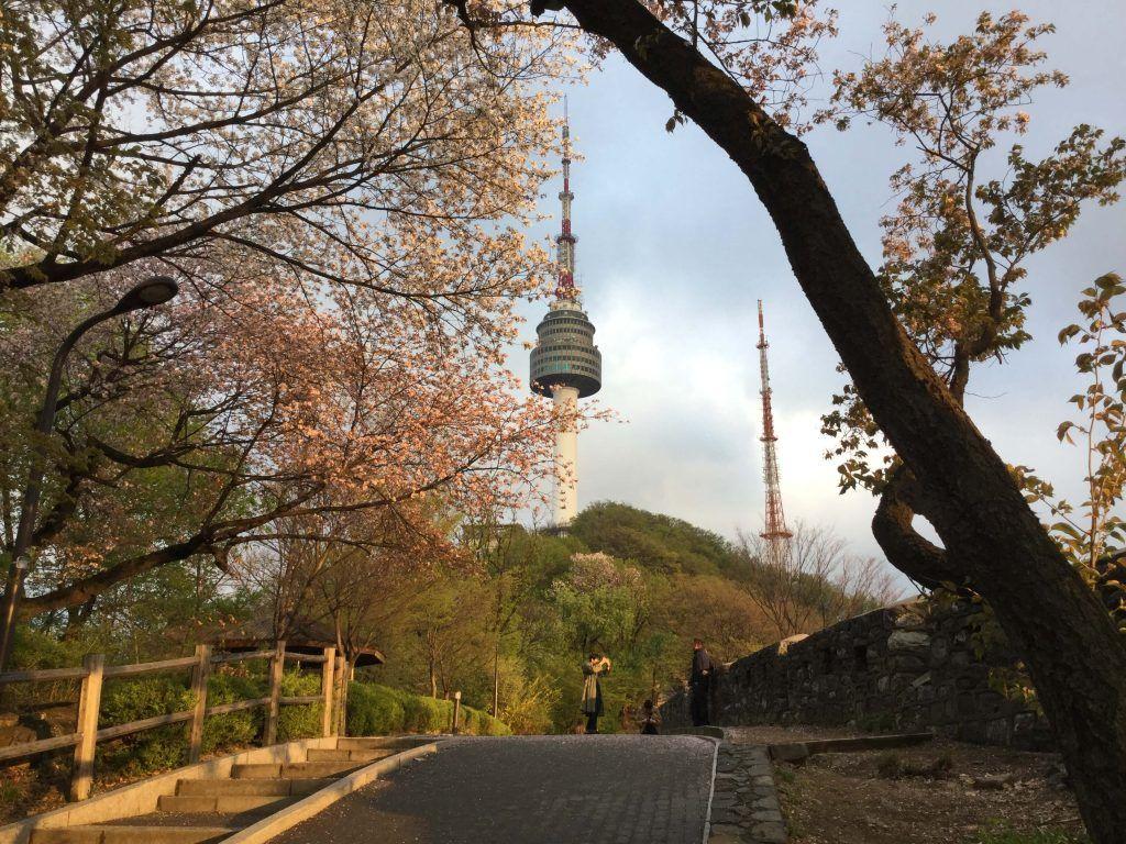 1024x768 Hiking in Seoul: Namsan