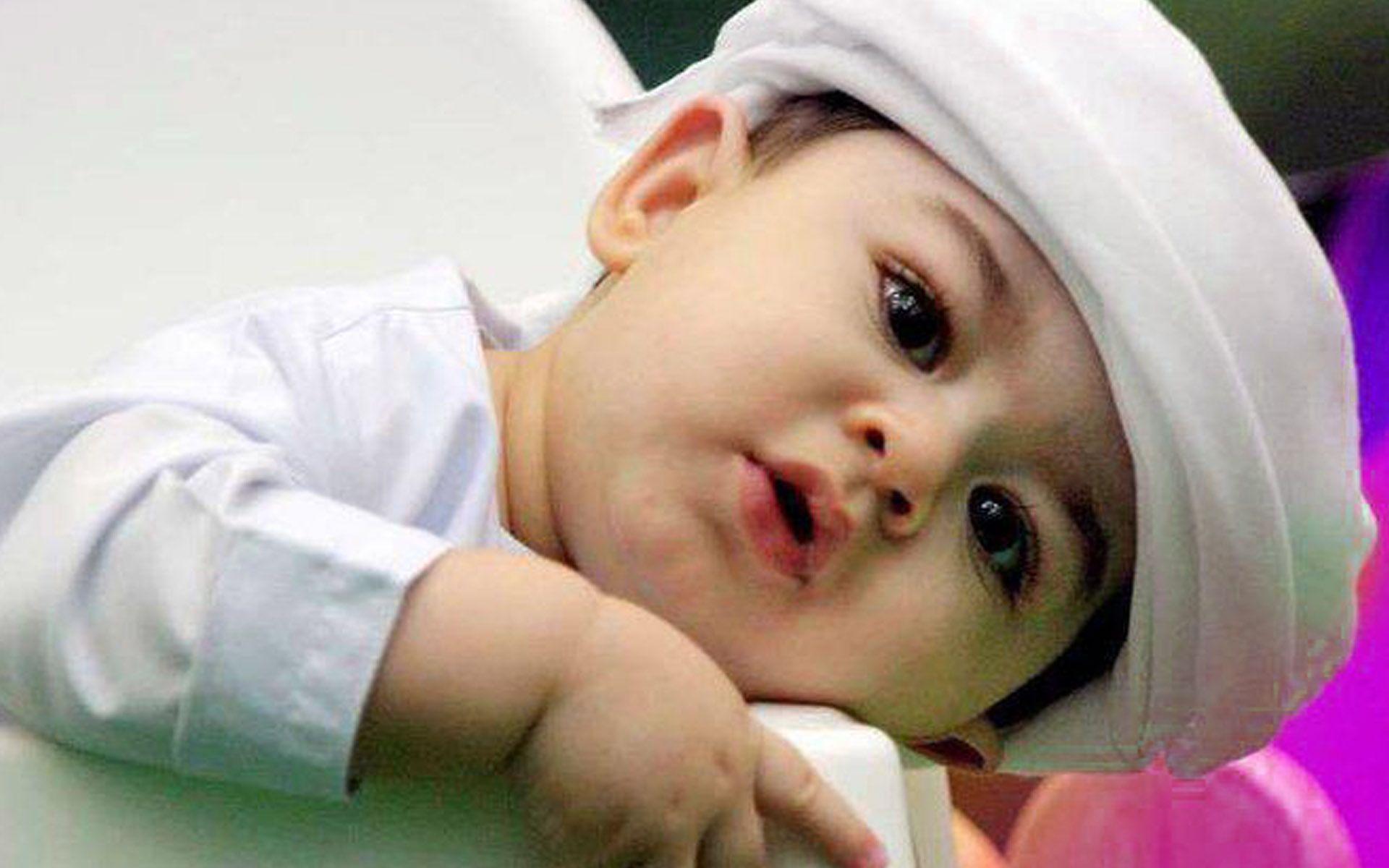 1920x1200 Cute Baby Boy Picture Wallpaper