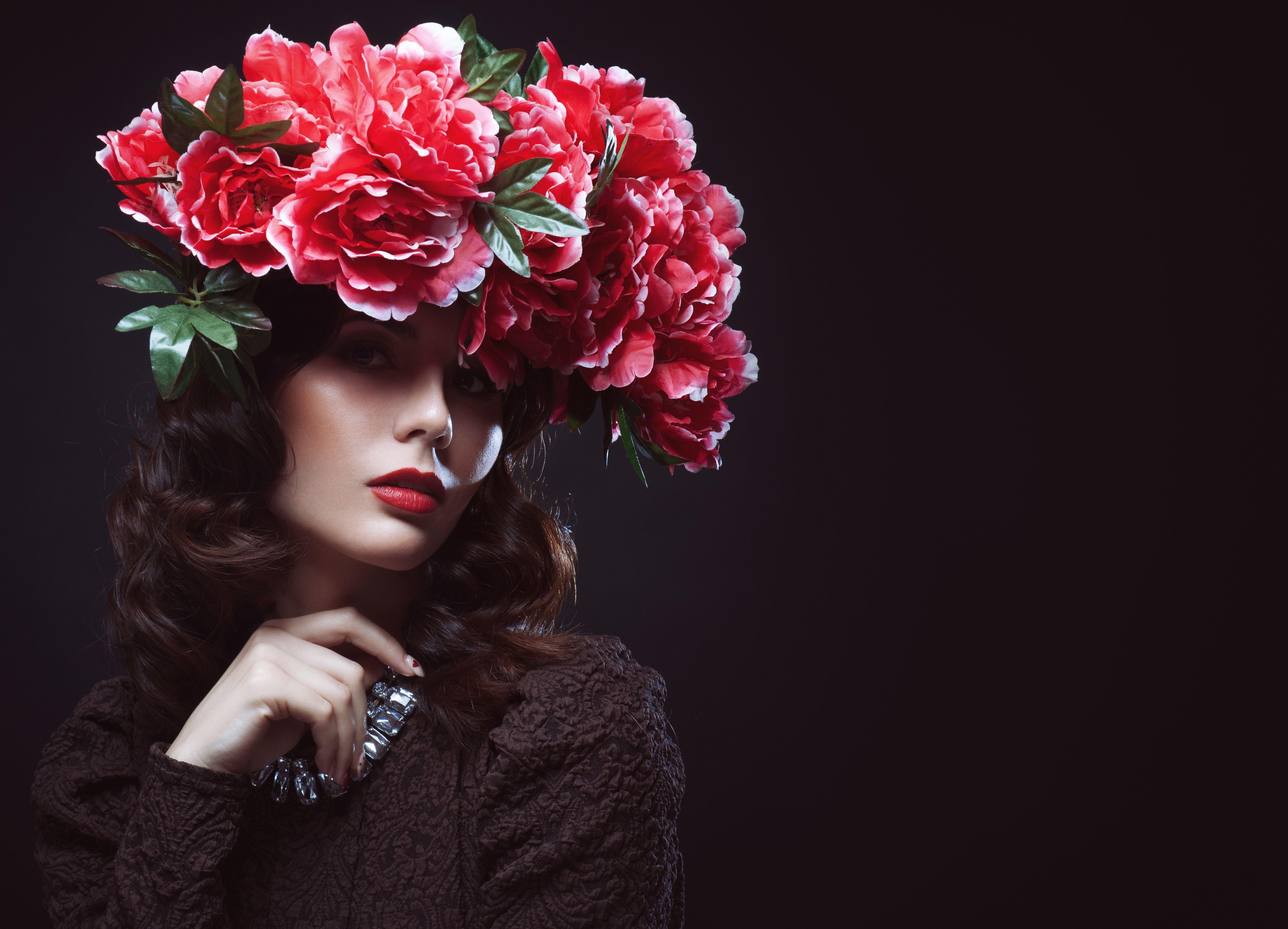 5000x3608 Desktop Wallpaper Brown haired Modelling Makeup Girls 5000x3608
