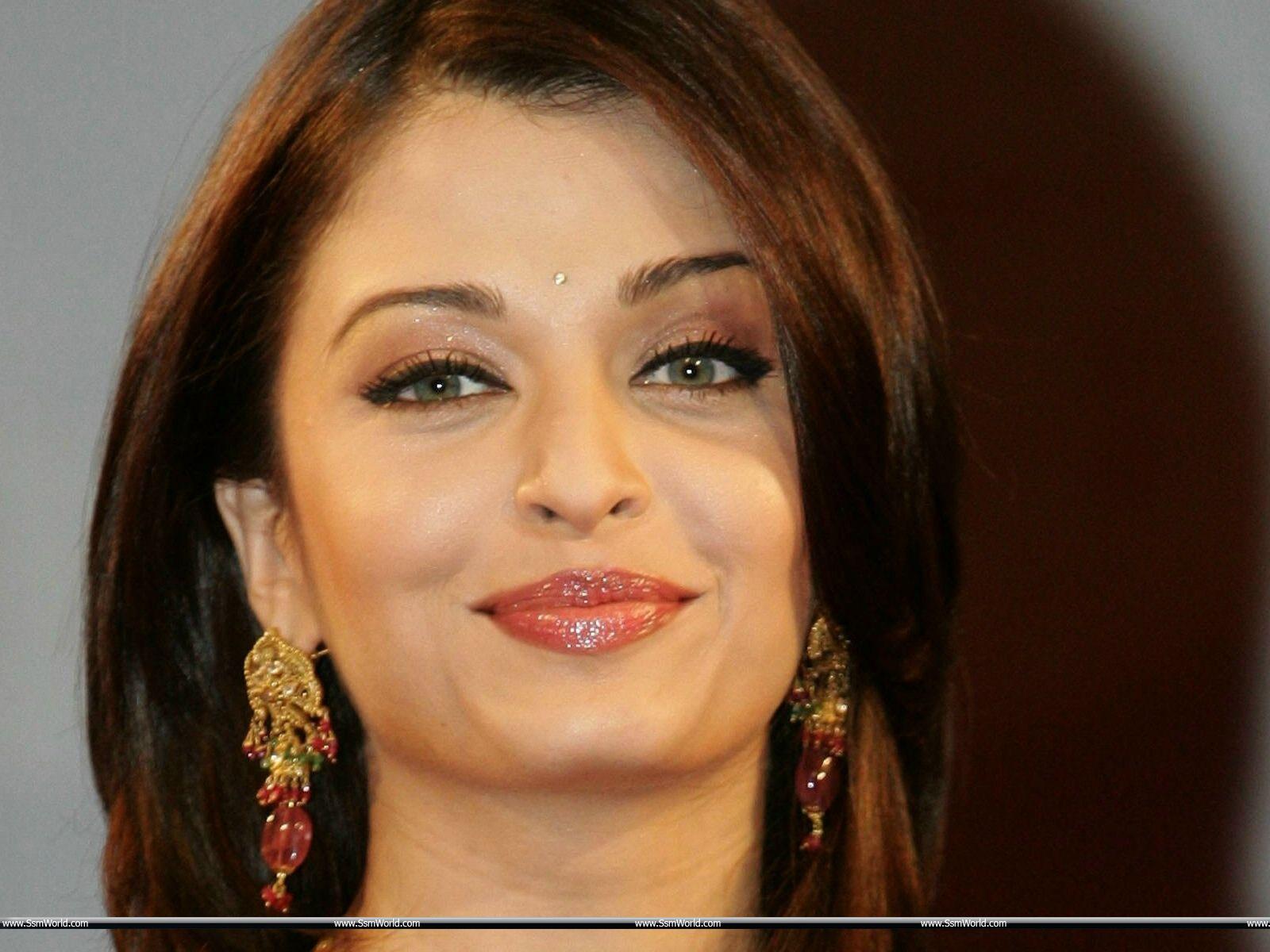1600x1200 Free download Aishwarya Rai Latest HD Wallpaper Aishwarya Rai