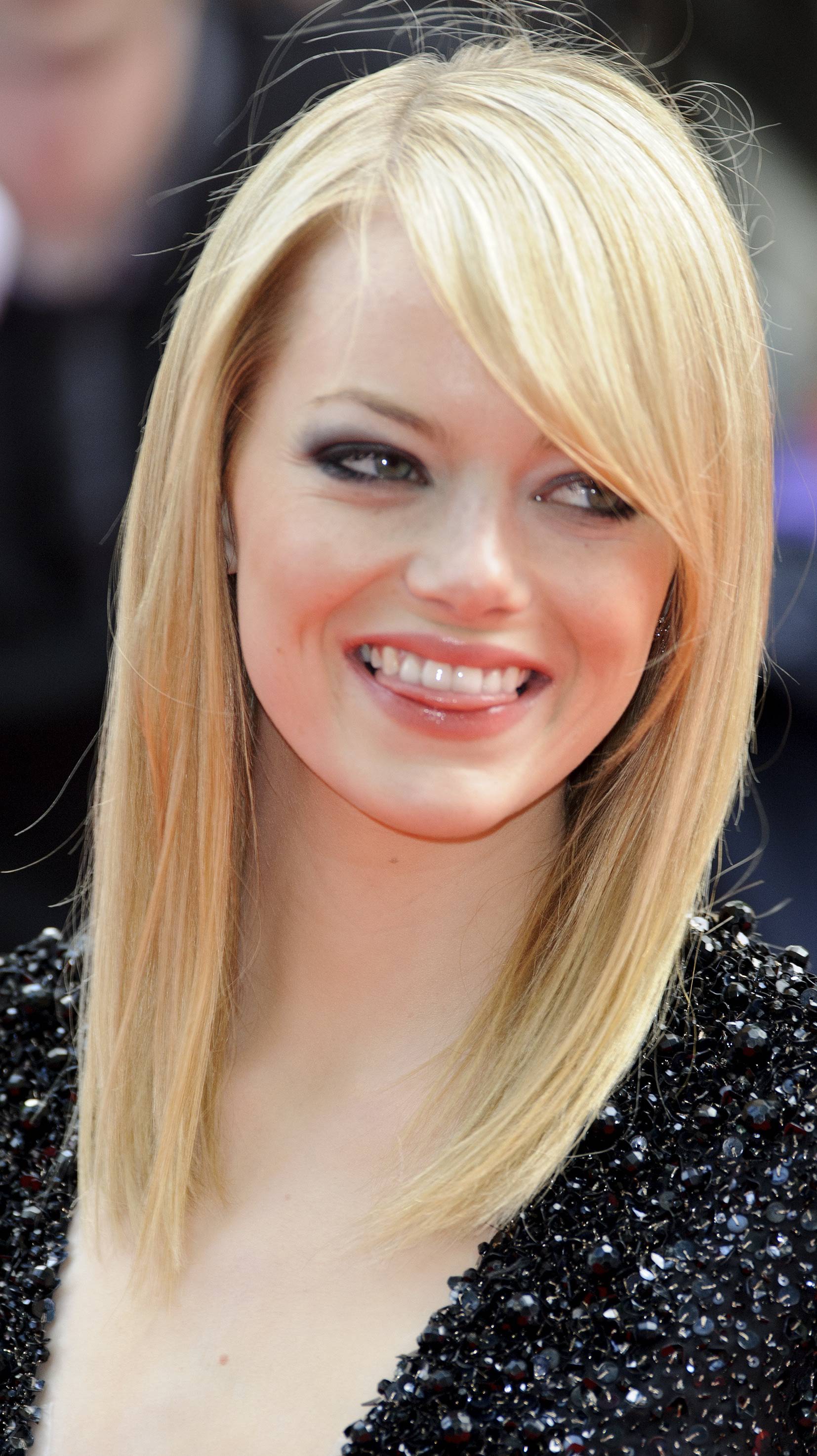1654x2947 Emma Stone IPhone Wallpaper (1654x2947 px)