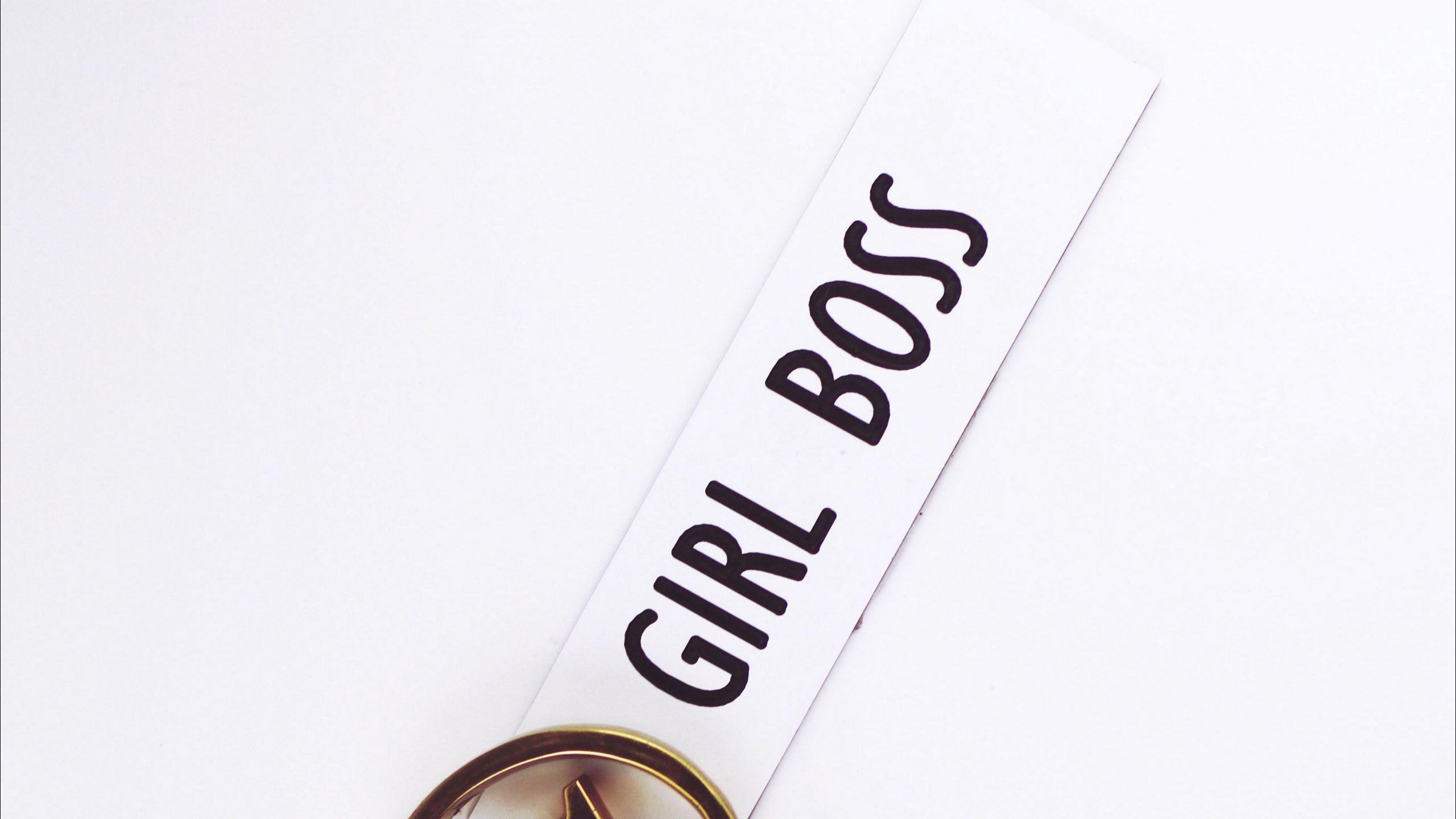 2560x1440 Download wallpaper 2560x1440 boss, girl, inscription, minimalism