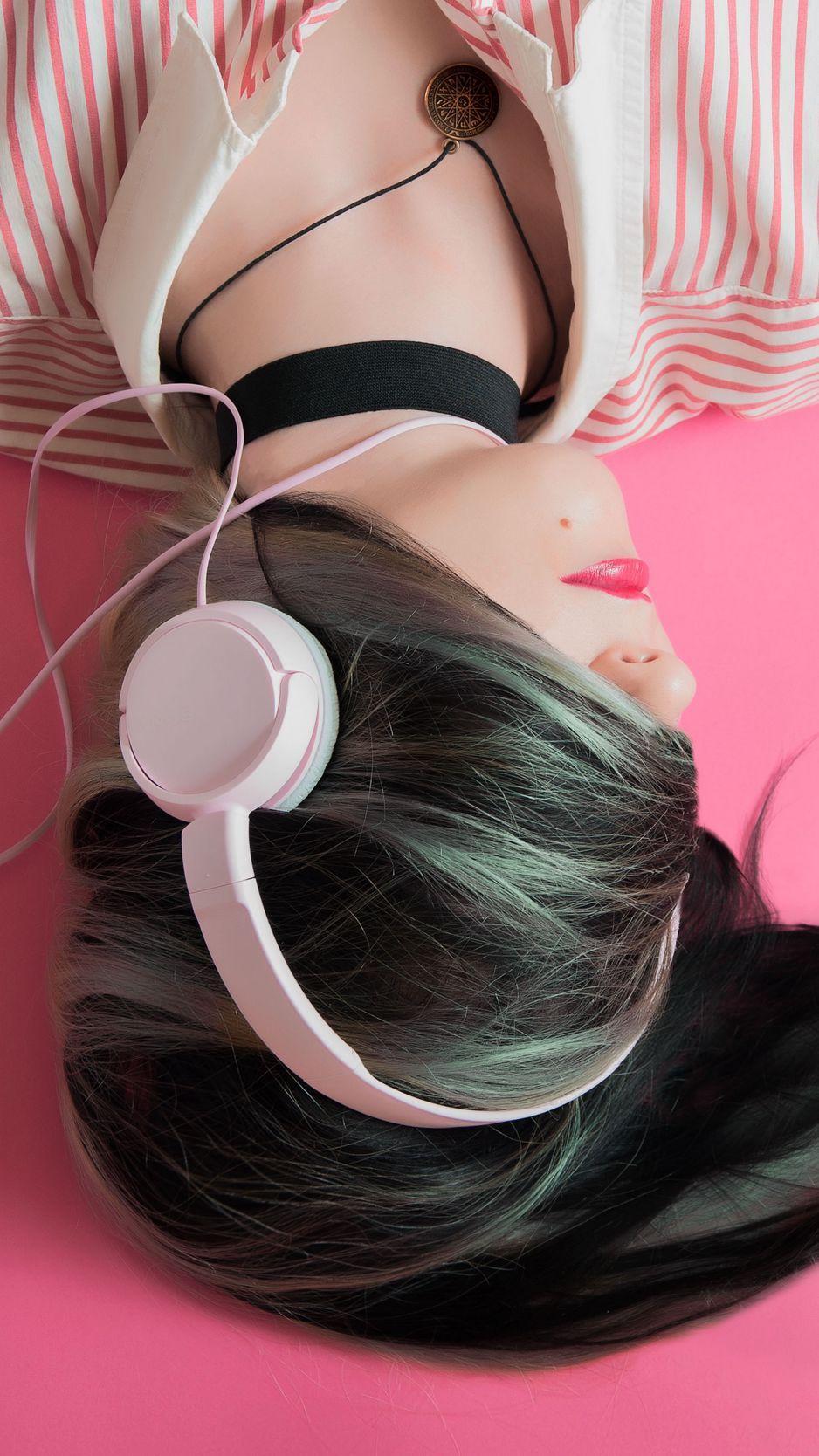 938x1668 Download wallpaper 938x1668 headphones, girl, music lover, pink