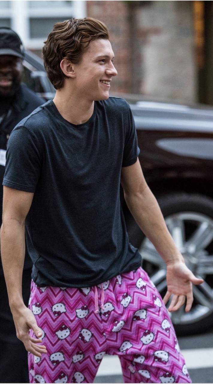711x1280 Tom holland wallpaper