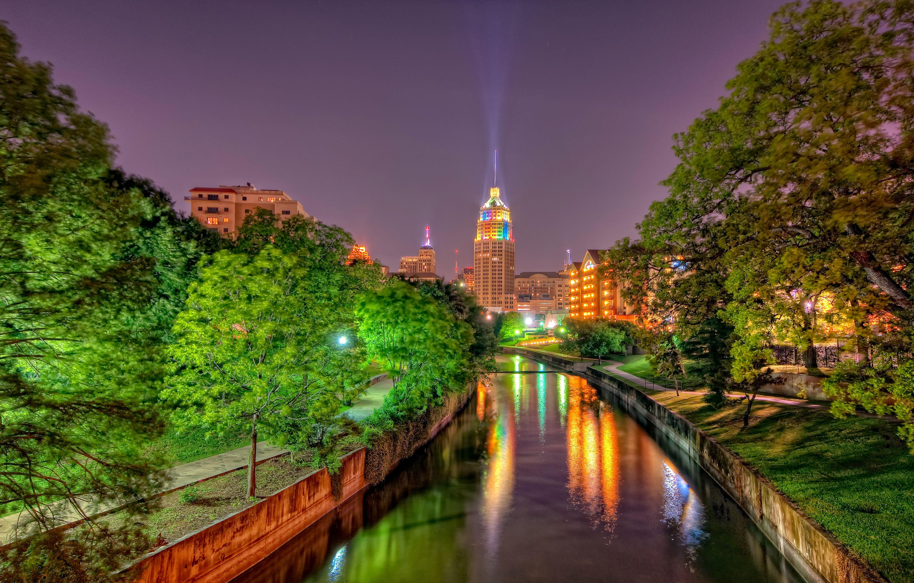 3606x2300 San Antonio River Glow: Vibrant Cityscape with Trees and Lights in Texasx2300