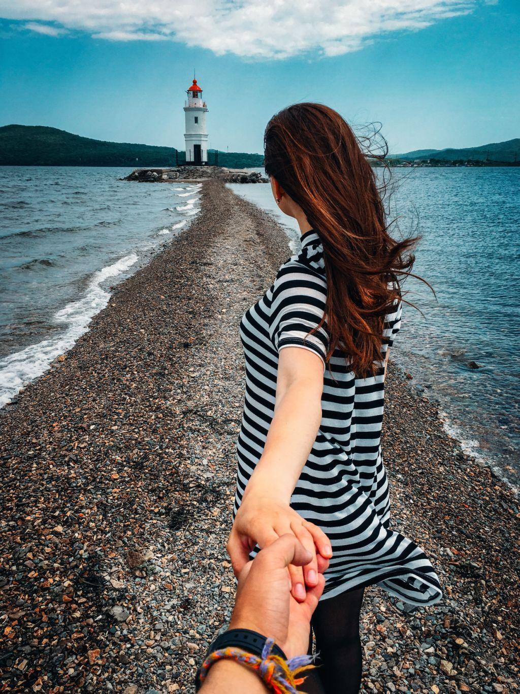 1024x1366 Lovers Holding Hands Image HD Download Free Wallpaper