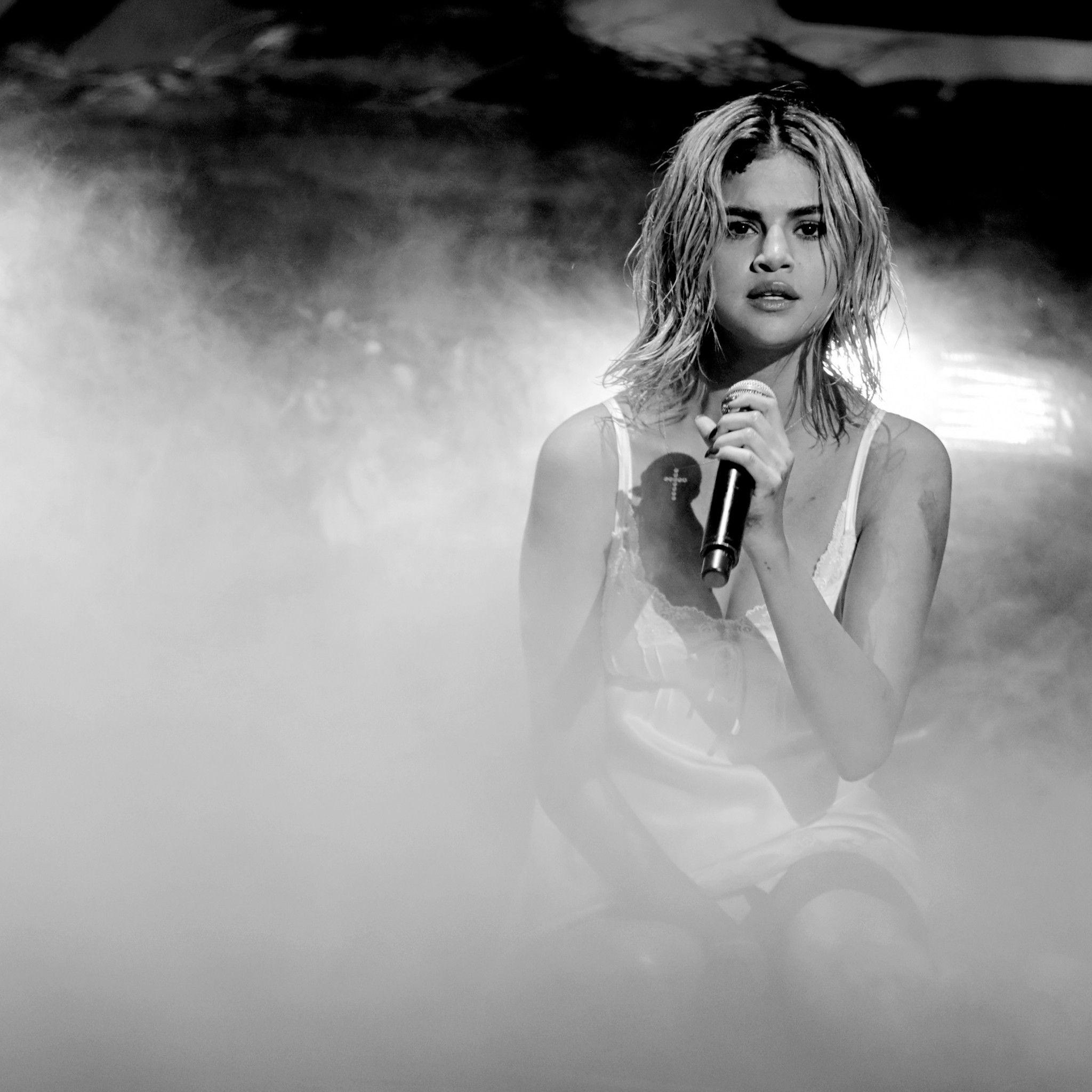 2048x2048 Selena Gomez Live Concert 5K Wallpaper Retina iPad