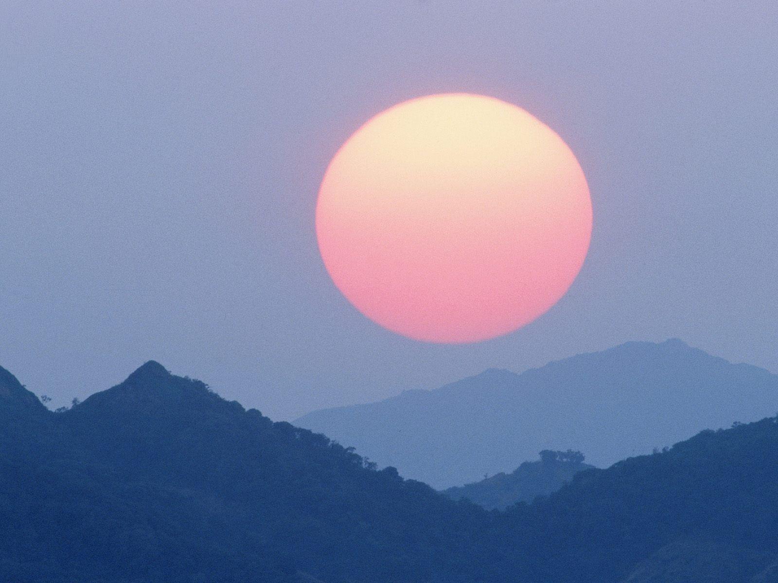 1600x1200 Telephoto Sunrise Windows 7 Scenery Desktop Wallpaper. Scenery