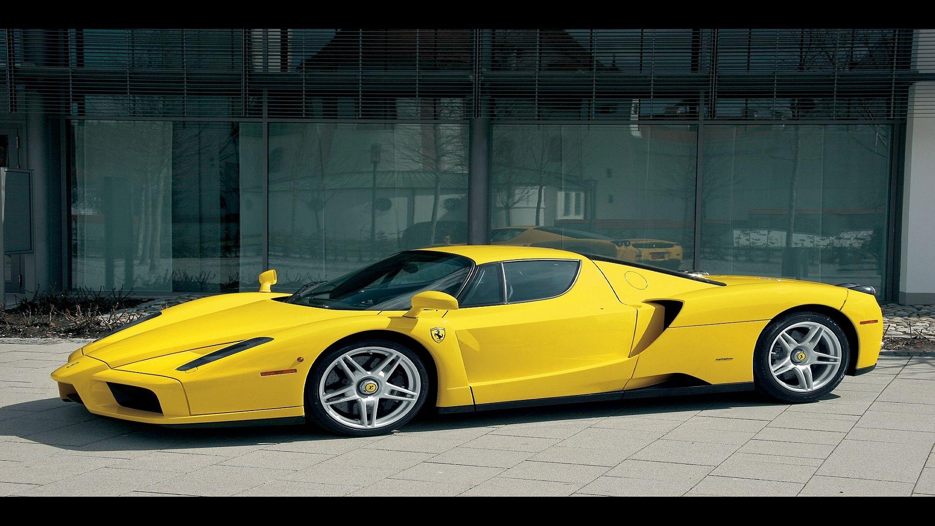 1920x1080 Yellow Ferrari sports car