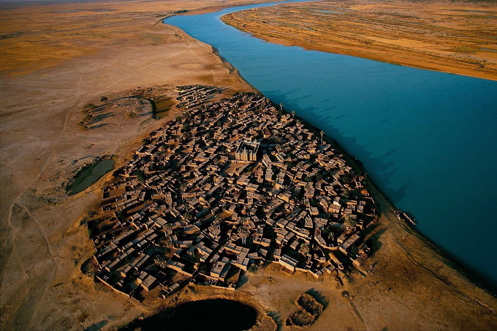 1600x1068 architecture, houses, rivers, ancient cities wallpaper
