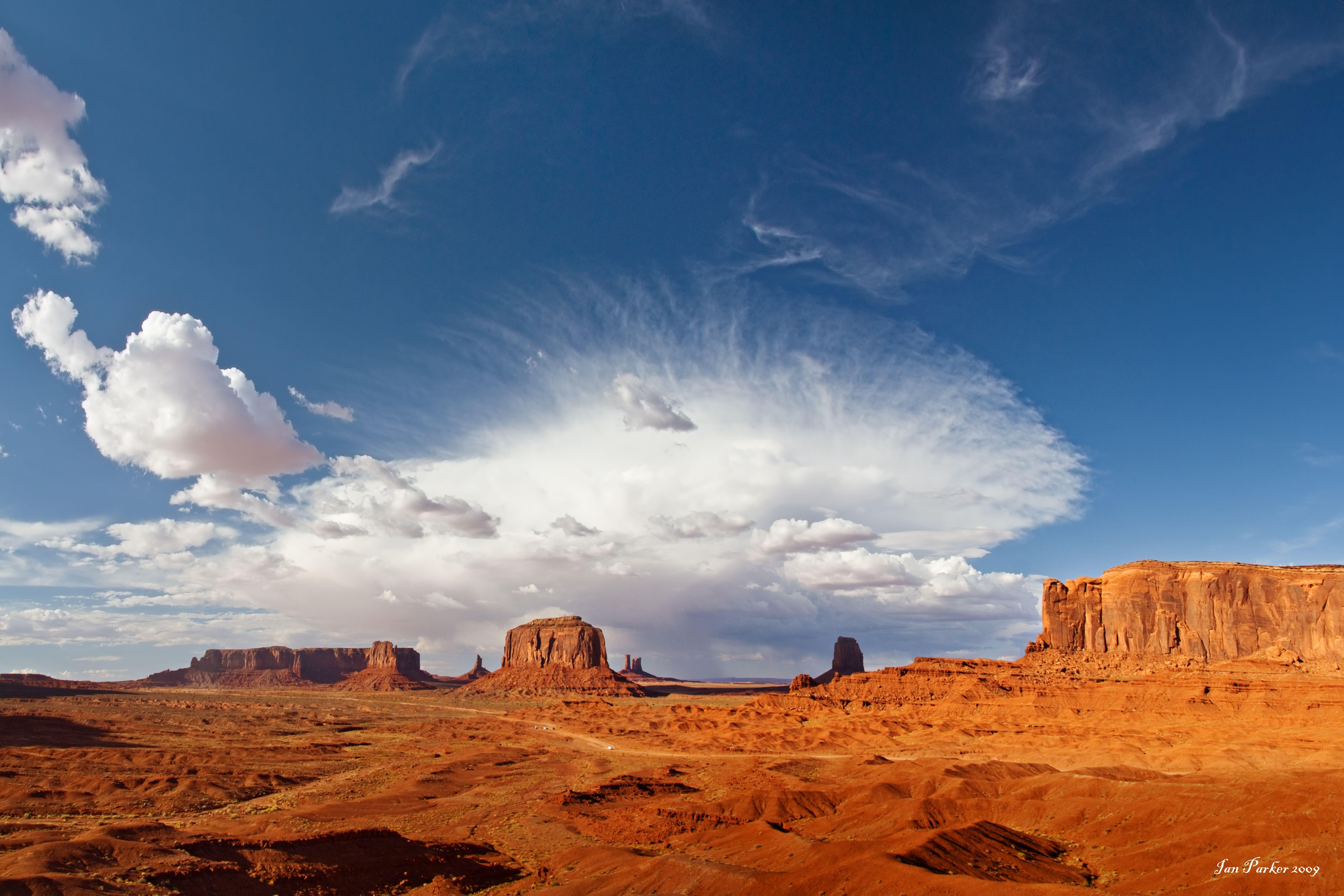 6300x4200 Evanescent Light : Monument Valley