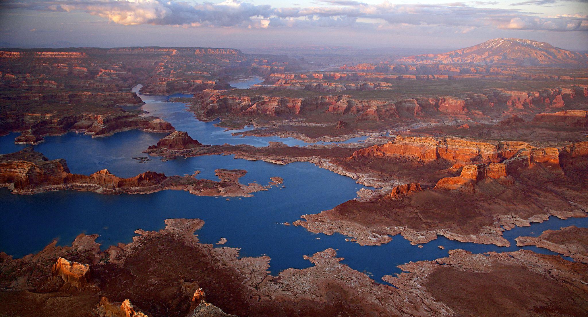 2048x1103 2048x1103px Lake Powell (3041.02 KB).09.2015