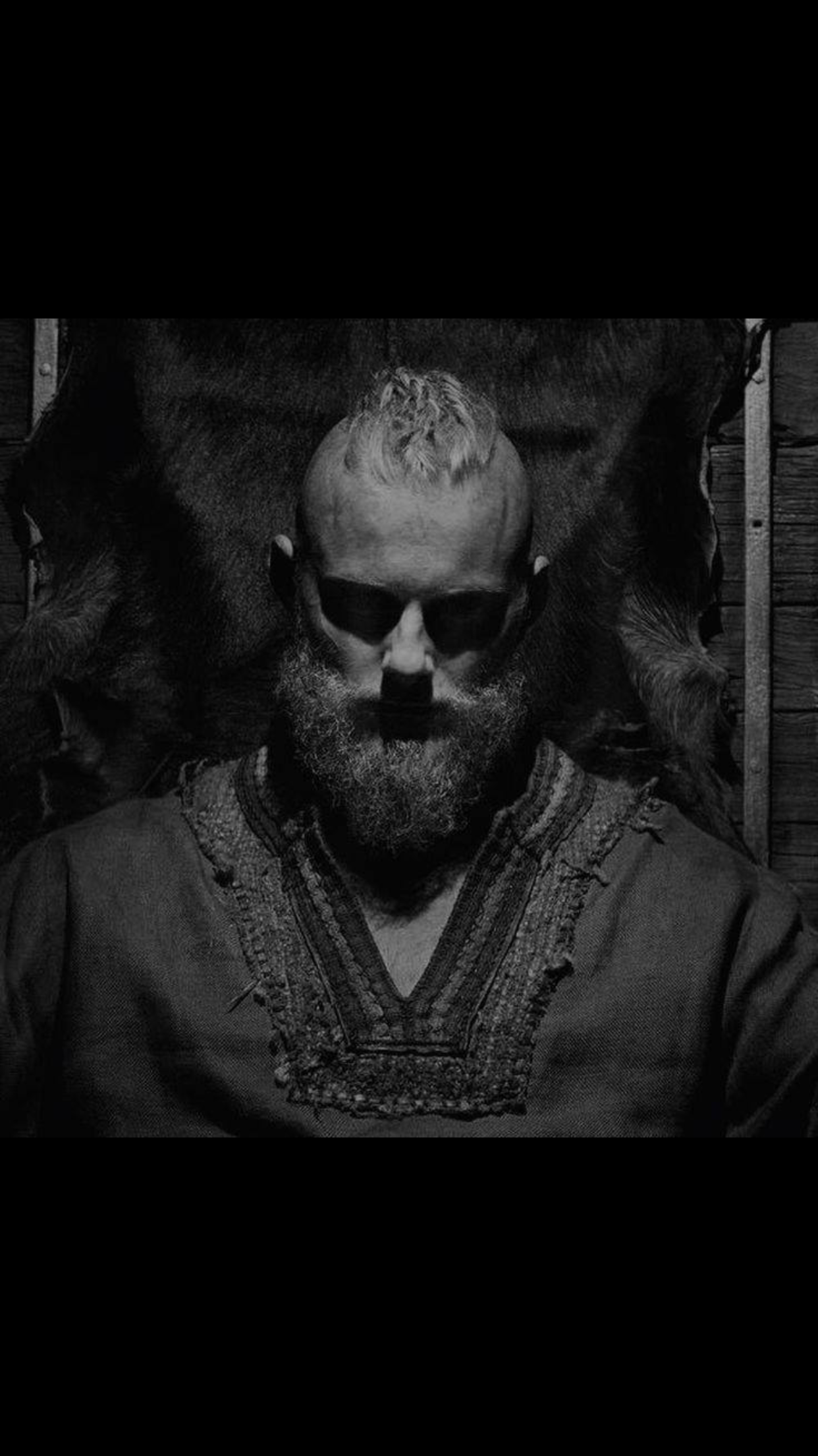 1242x2208 Bjorn Lothbrok Wallpaper