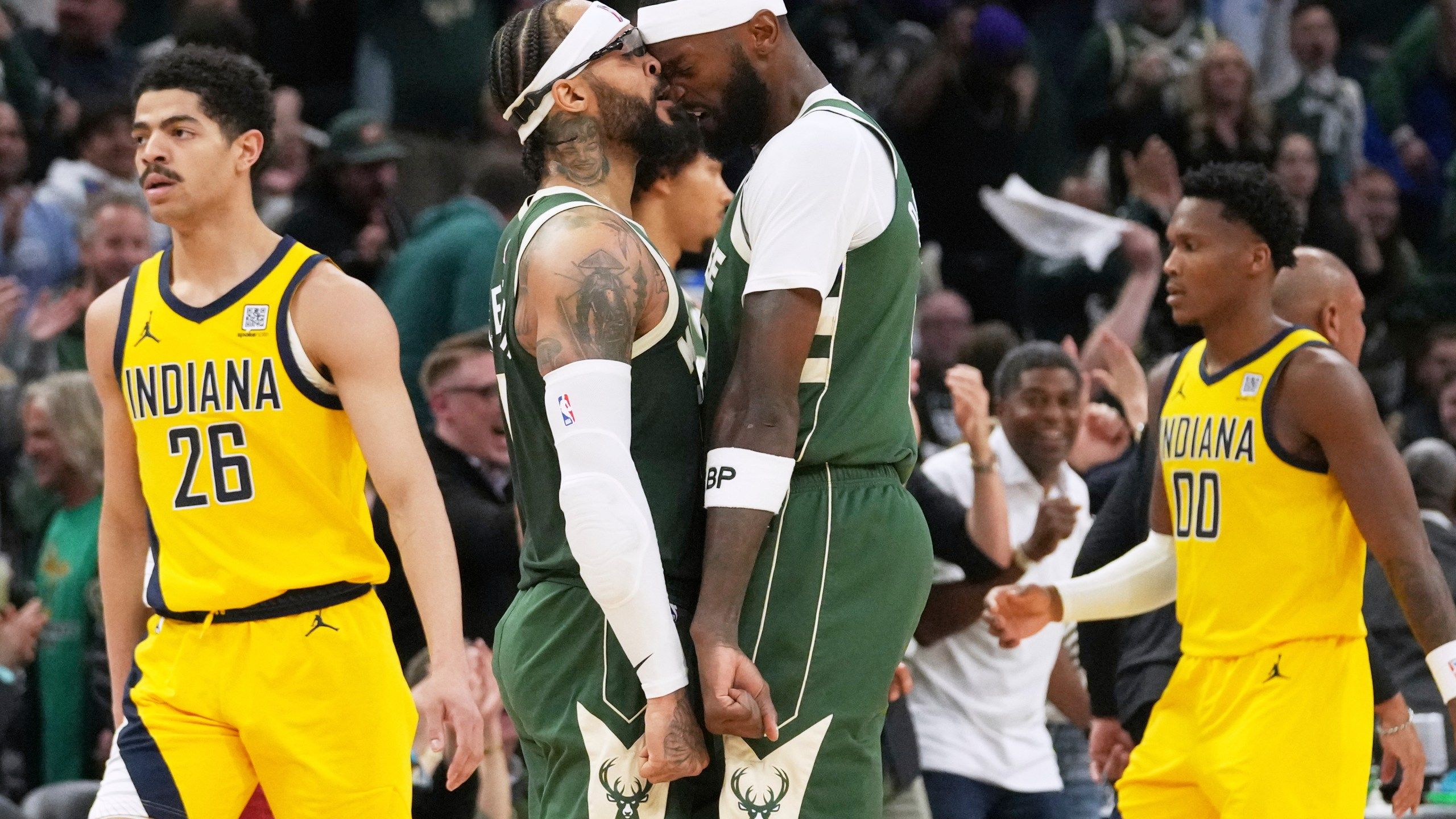 2560x1440 Trent, Bucks win game three in Milwaukee over Pacers
