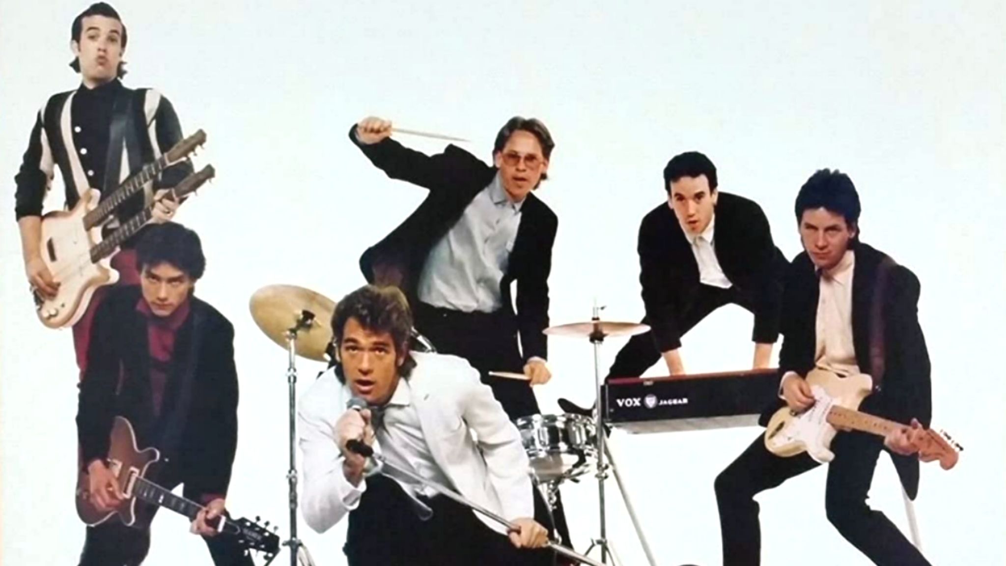 2048x1152 1980: The Year Huey Lewis Started Spreading The News and Roll Globe