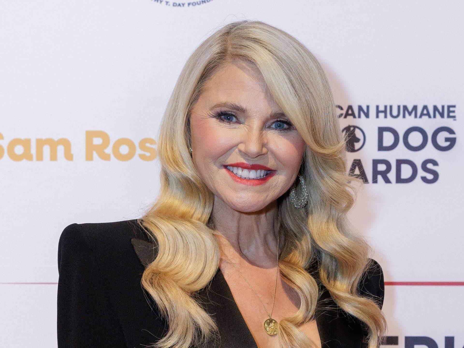 1920x1440 Christie Brinkley's appearance in 71st birthday photo sparks reaction as she poses with all three kids