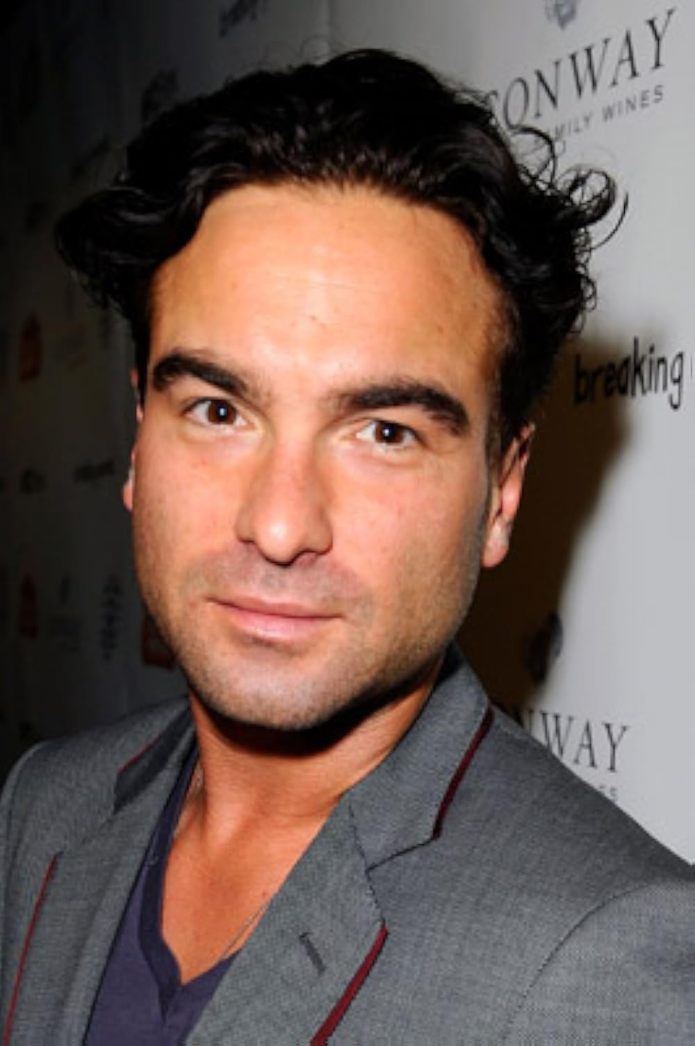1000x1504 Johnny Galecki