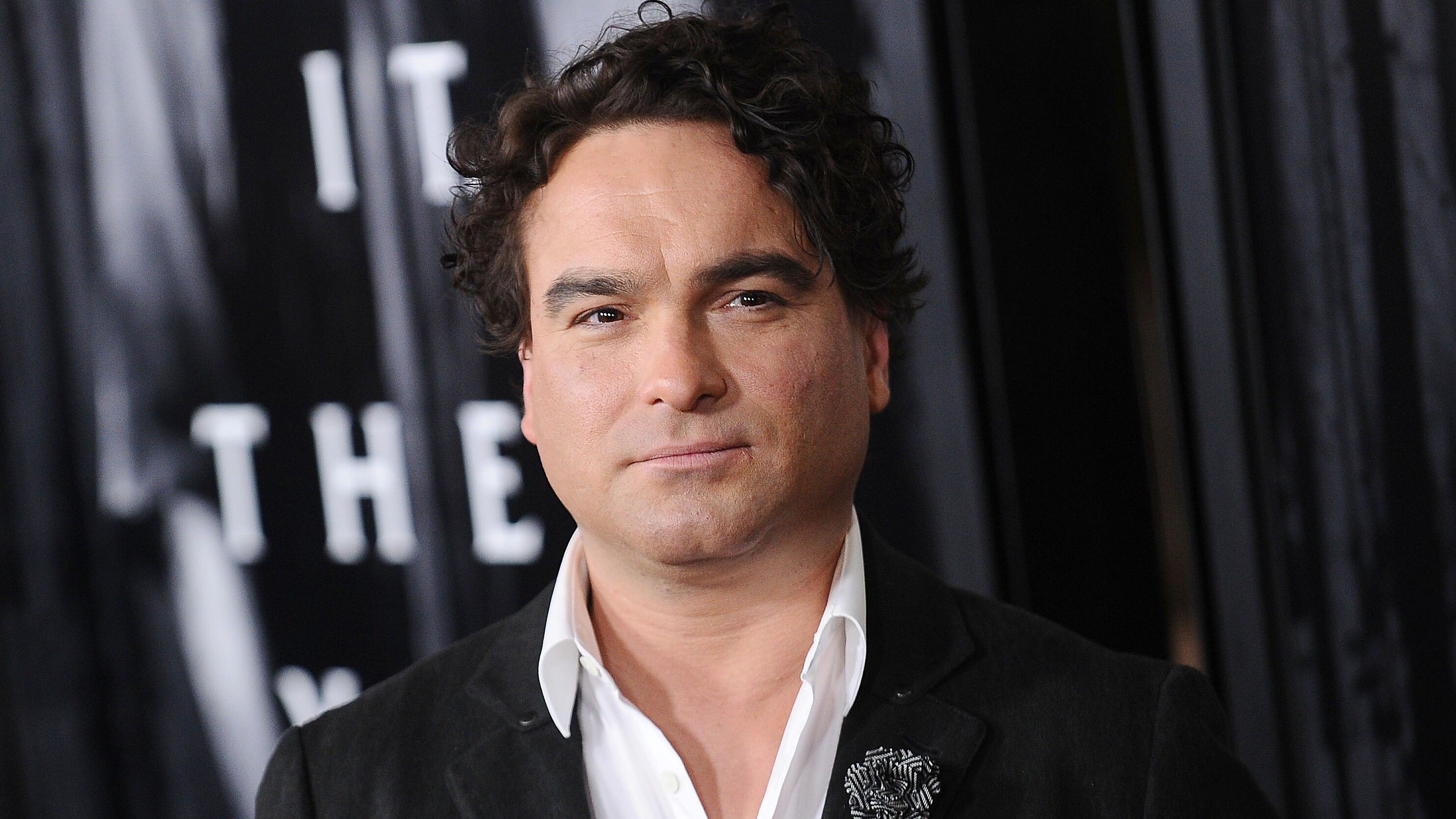 2965x1668 Johnny Galecki's Home Library Color: Bold Red I Still Can't Get Over. Homes and Gardens
