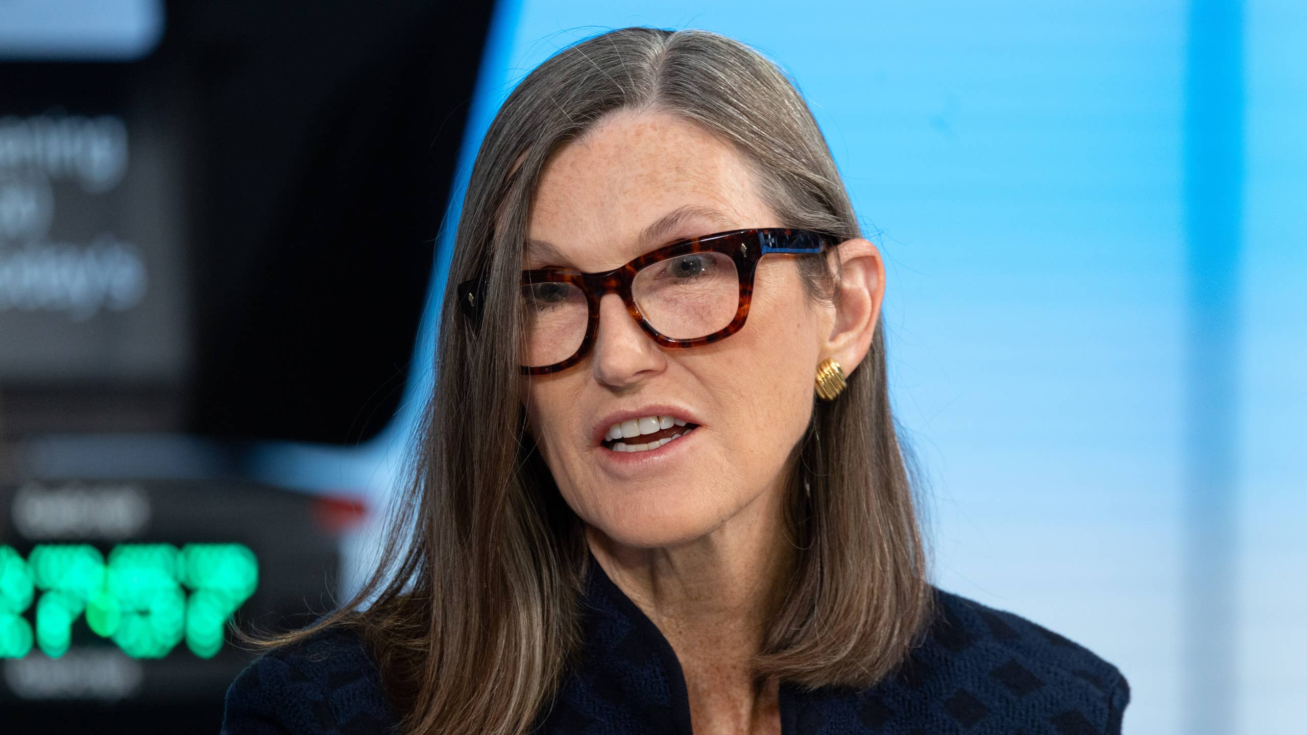 2560x1440 Cathie Wood buys $5.5M of surging SoFi stock