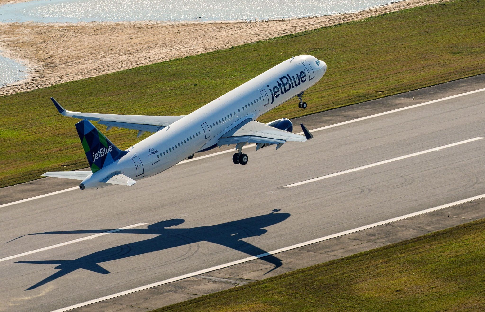 2048x1320 JetBlue Airways Wallpaper