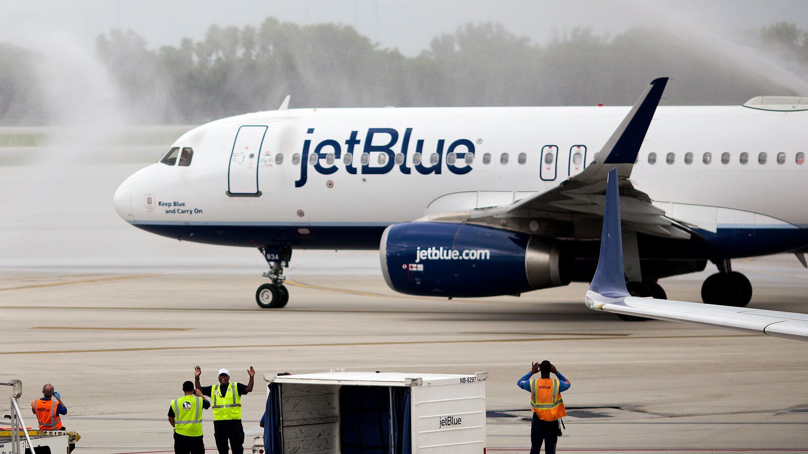 1600x900 Bodies Found in JetBlue Plane's Landing Gear at Fort Lauderdale Airport