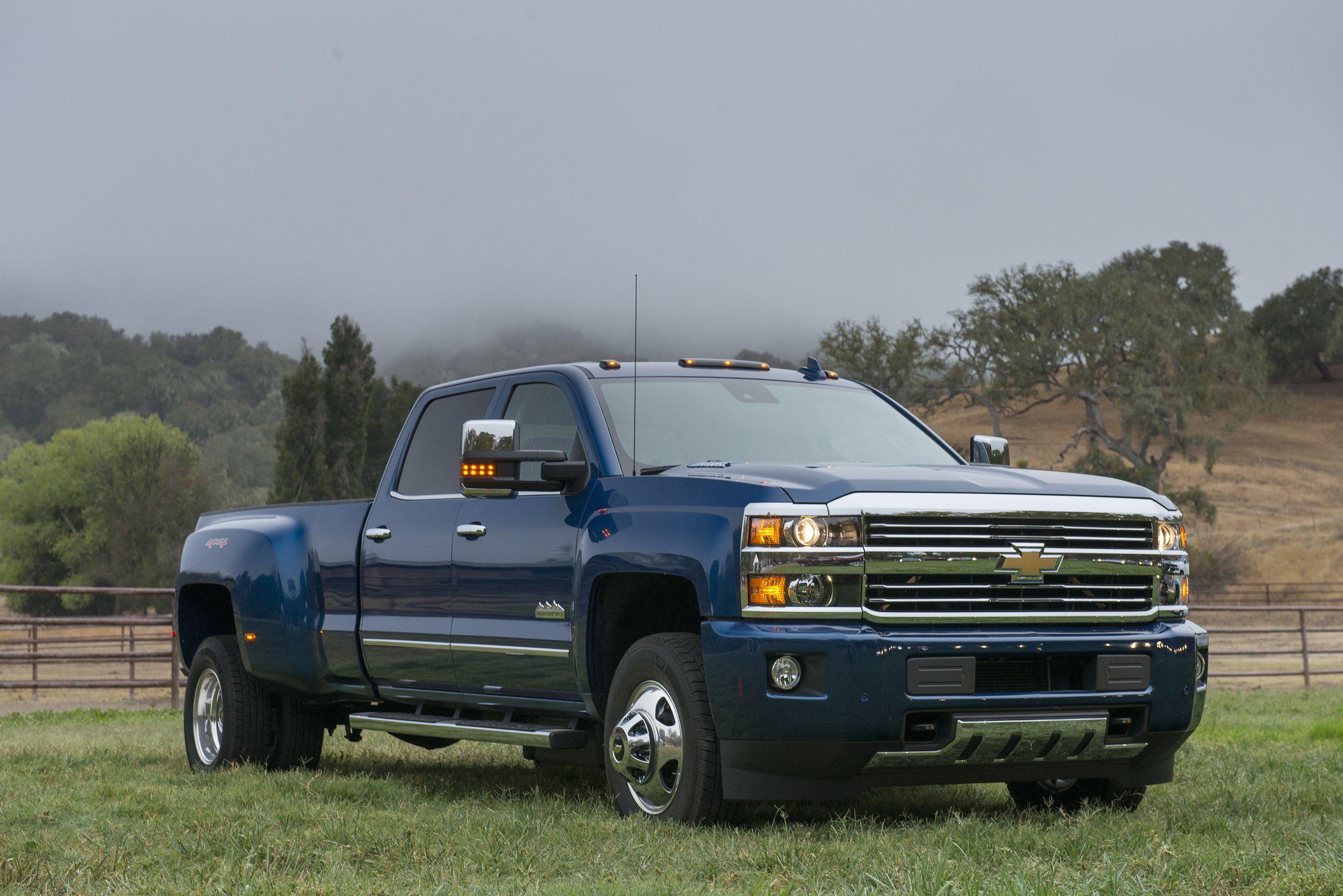 3000x2002 Chevrolet Silverado 3500 HD High Country Crew Cab pickup