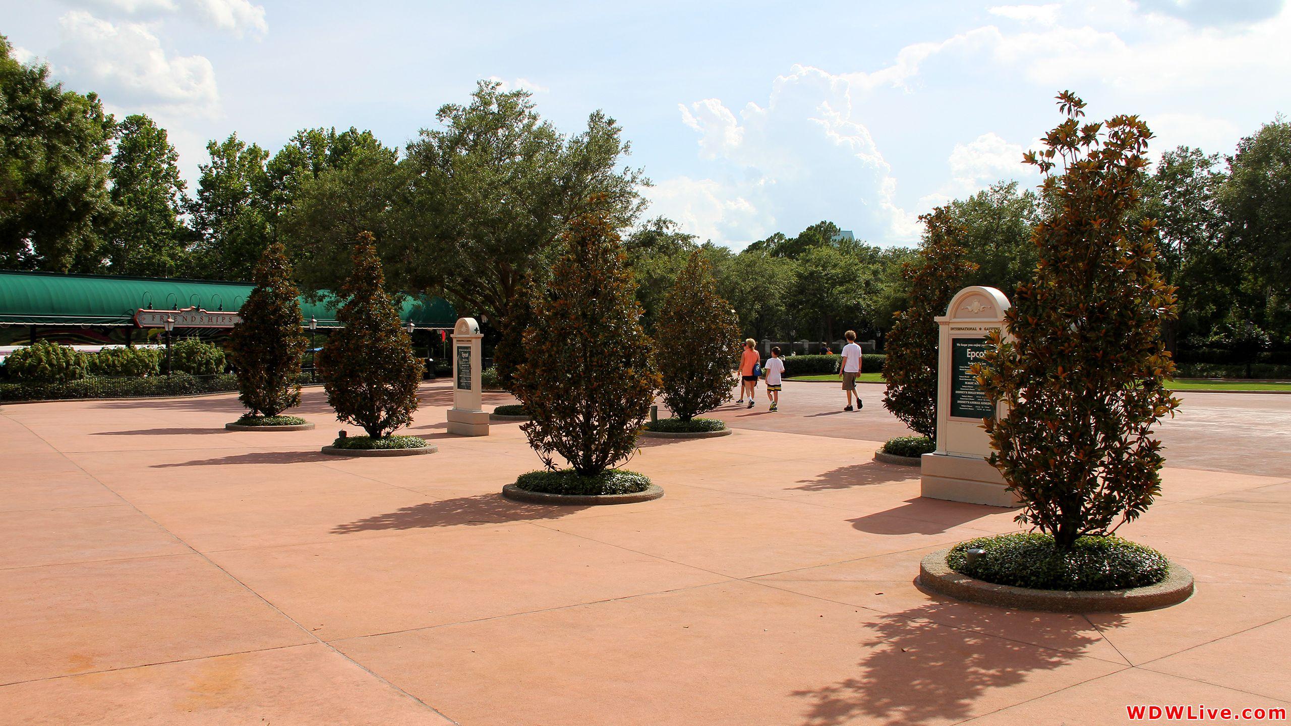 2560x1440 World Showcase: World Showcase entrance to Epcot near Disney's