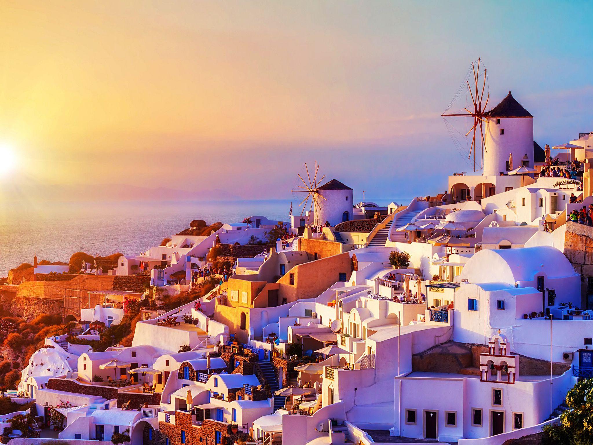 2048x1536 The spectacular sunset over the Oia village in Santorini, Greece