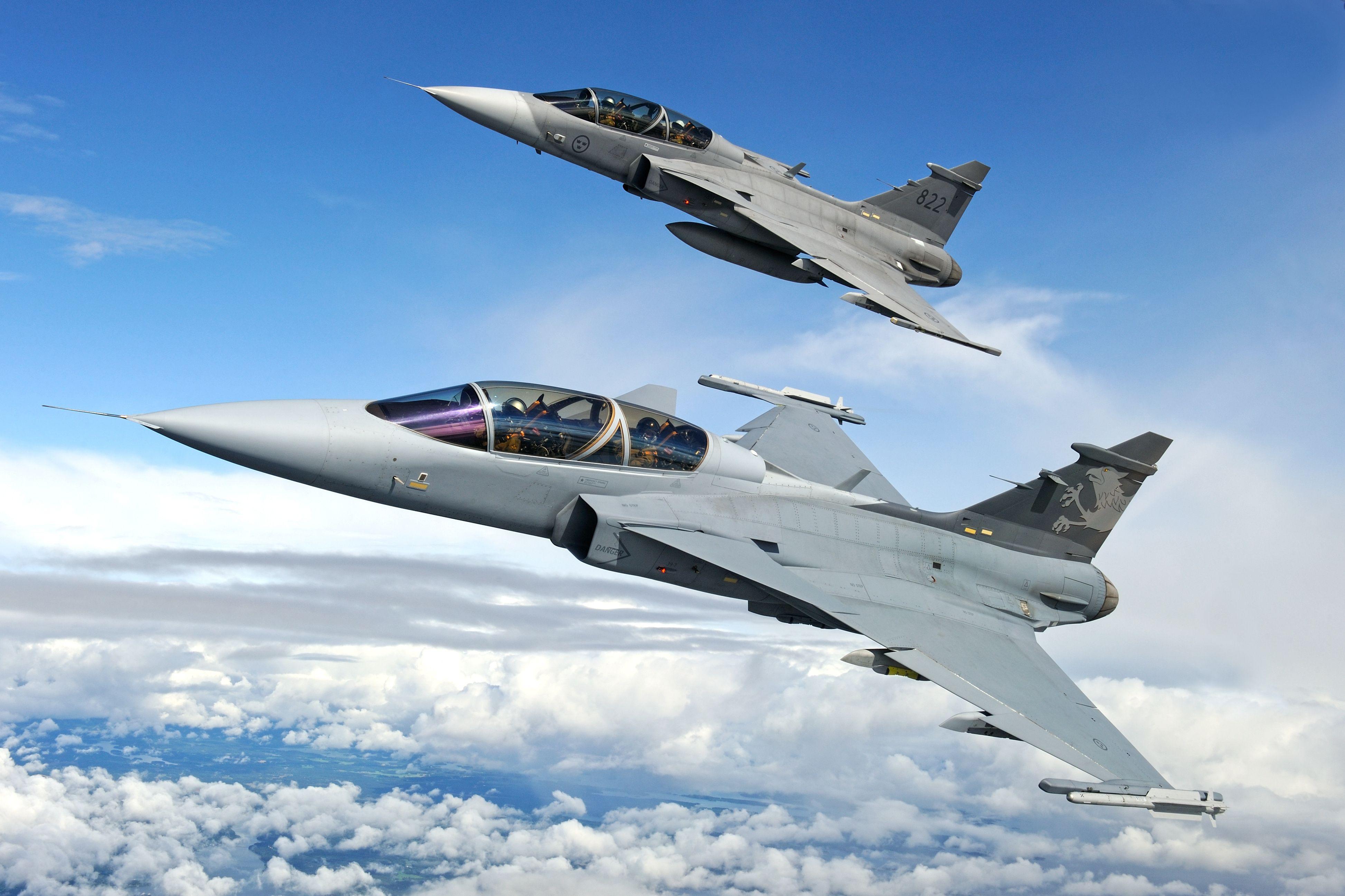3893x2595 American fighter jets [3893x2595]